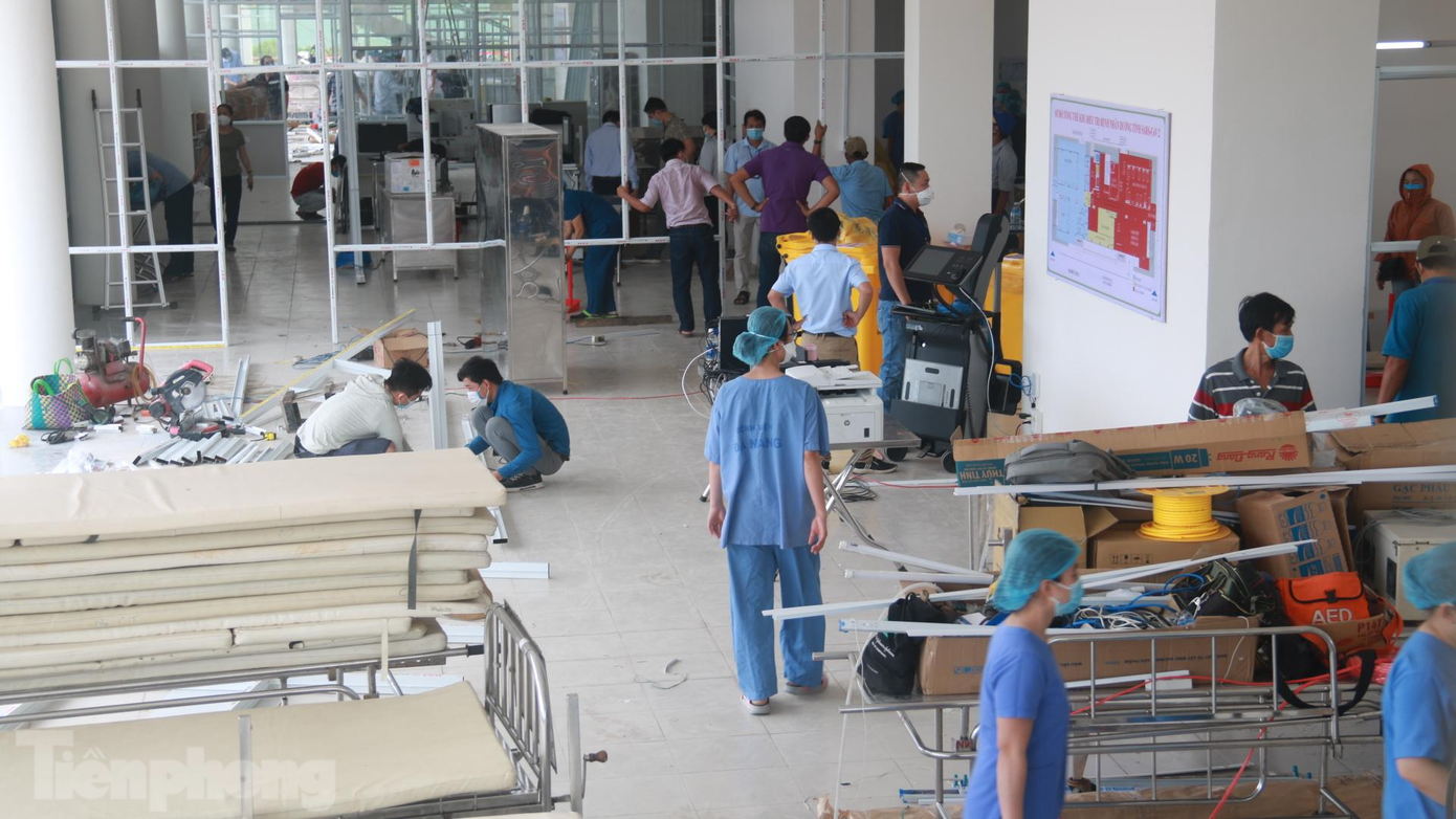 Ban chỉ đạo phòng chống dịch COVID-19 cho biết: từ ngày 10/7 đến ngày 21/7 Đà Nẵng ghi nhận 279 ca mắc COVID-19. Các bệnh nhân hiện đang được chữa trị tại Bệnh viện Phổi Đà Nẵng và Bệnh viện huyện Hòa Vang. Trên địa bàn hiện có 19 chuỗi lây nhiễm, trong đó có nhiều chuỗi lây nhiễm đang có nguy cơ cao. Ban chỉ đạo phòng chống dịch COVID-19 cho biết: từ ngày 10/7 đến ngày 21/7 Đà Nẵng ghi nhận 279 ca mắc COVID-19. Các bệnh nhân hiện đang được chữa trị tại Bệnh viện Phổi Đà Nẵng và Bệnh viện huyện Hòa Vang. Trên địa bàn hiện có 19 chuỗi lây nhiễm, trong đó có nhiều chuỗi lây nhiễm đang có nguy cơ cao.