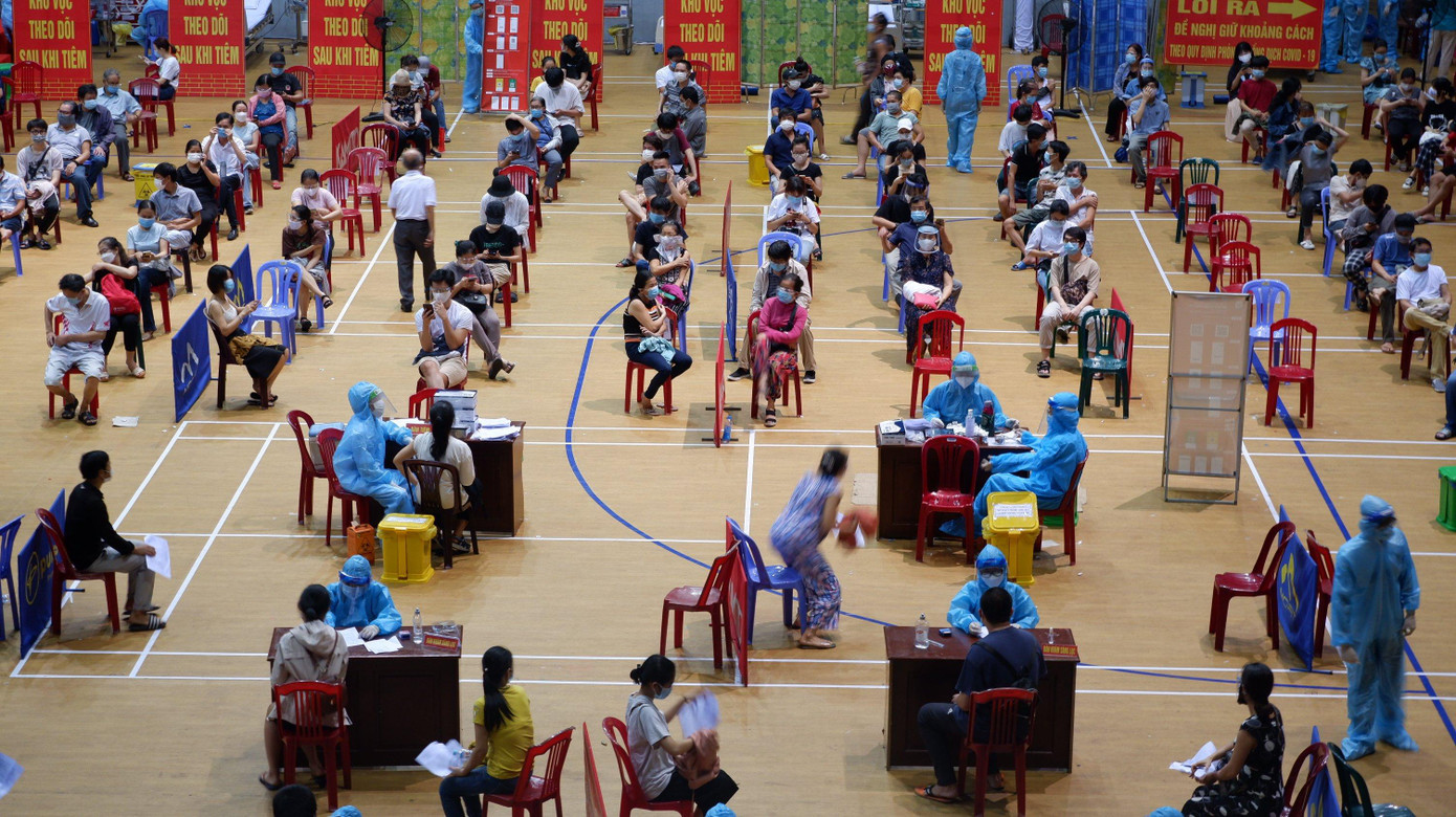 Từ ngày 6 đến 11/9, ngành y tế TP phối hợp UBND các quận, huyện tổ chức tiêm vắc xin phòng COVID-19 quy mô lớn nhất từ trước đến nay cho 92.000 người dân.