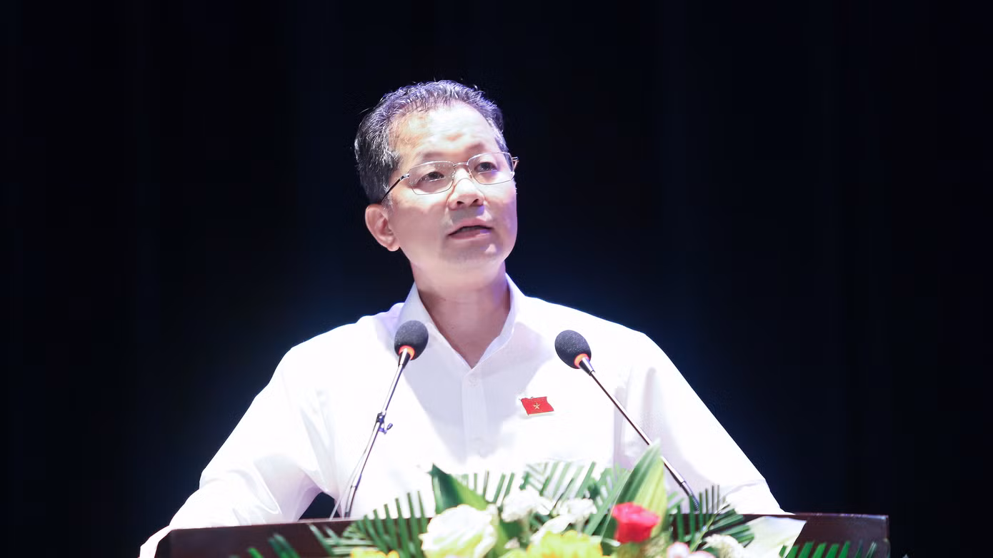 Ông Nguyễn Văn Quảng - Bí thư Đà Nẵng - trả lời ý kiến cử tri. Ảnh: BĐN.