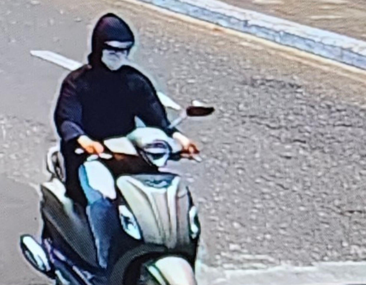 Hình ảnh đối tượng Cao được camera an ninh ghi lại. Hình ảnh đối tượng Cao được camera an ninh ghi lại.