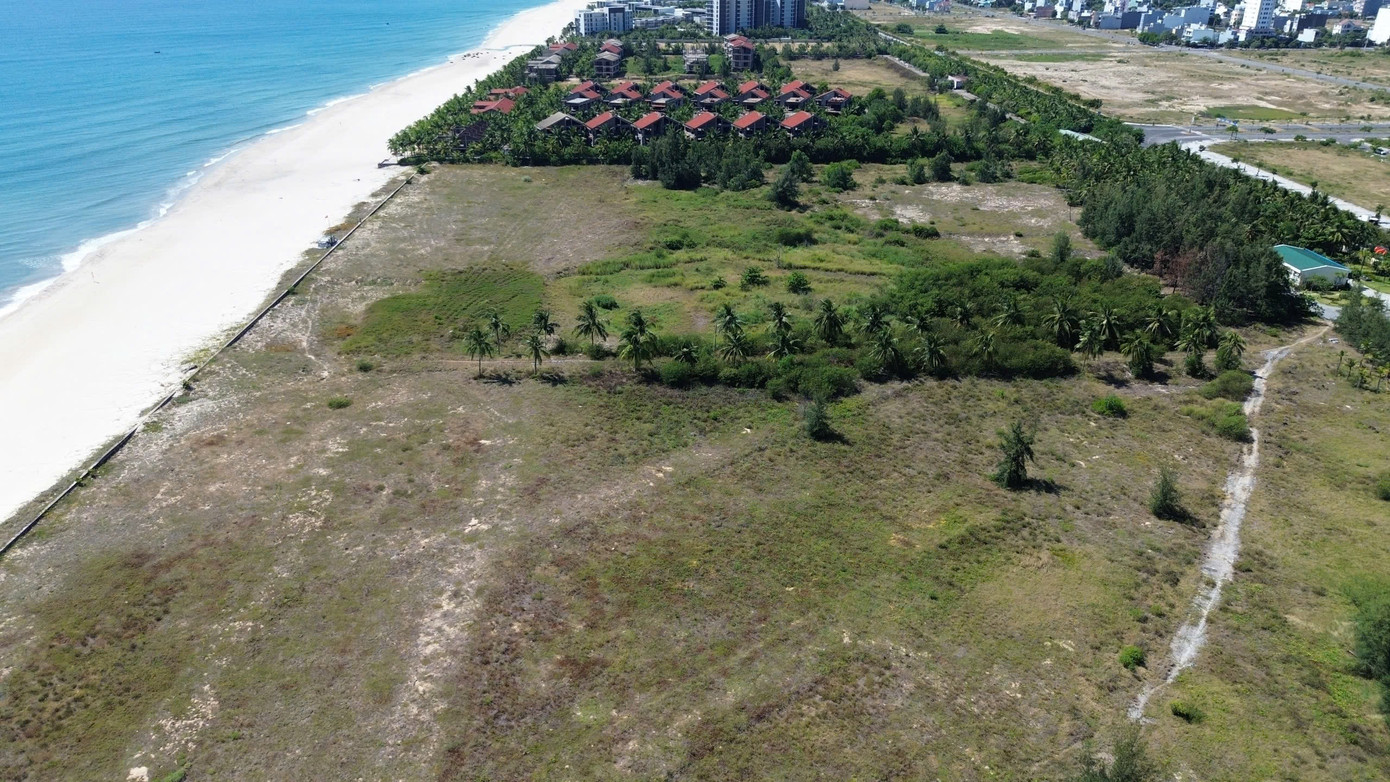 Dự án Hòn Ngọc Á Châu nhìn về hướng phường Hội An, xung quanh các dự án. Sau sắp xếp sáp nhập, hiện nay, dự án thuộc phường Ngũ Hành Sơn (TP Đà Nẵng). Hiện nay, dự án này là một trong số các dự án bỏ hoang điển hình, nhiều năm không triển khai ở TP Đà Nẵng.