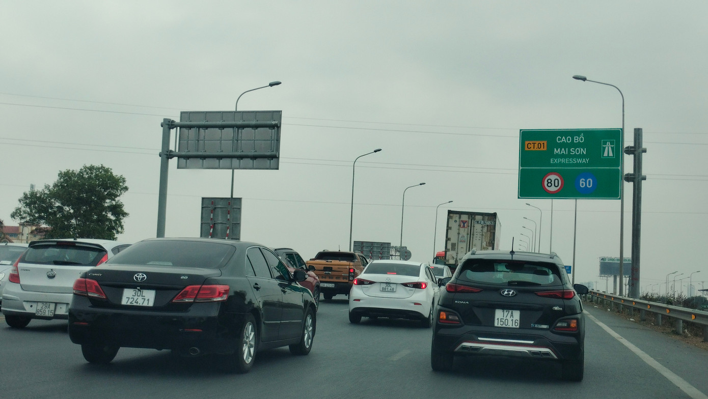 Cao tốc Cao Bồ - Mai Sơn hướng đi Ninh Bình, Thanh Hóa đông đúc phương tiện.