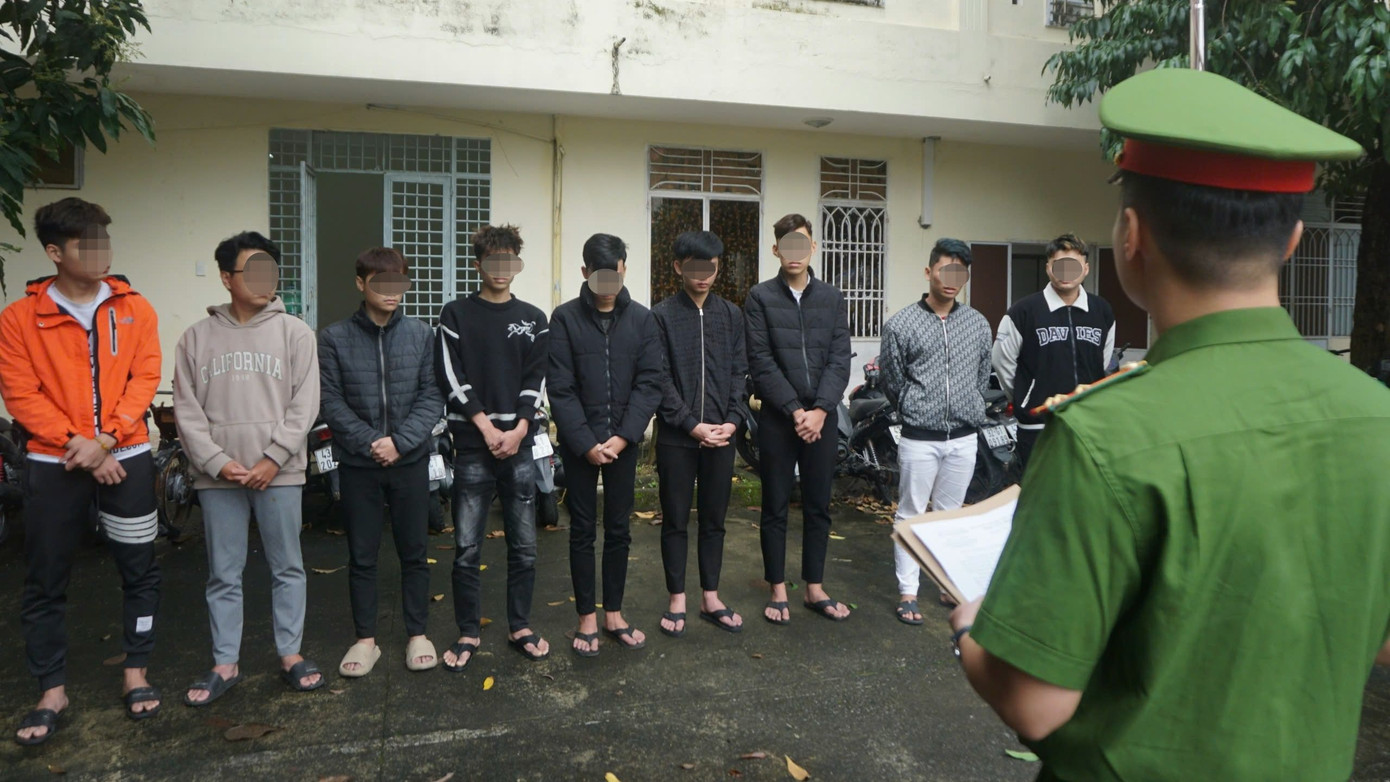 Các đối tượng tham gia vụ gây rối tại cơ quan công an.