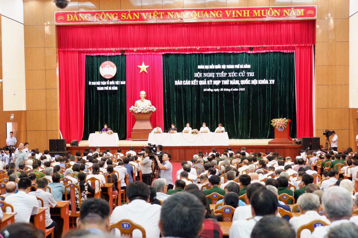 Quang cảnh buổi tiếp xúc cử tri. (Ảnh: Nguyễn Thành)