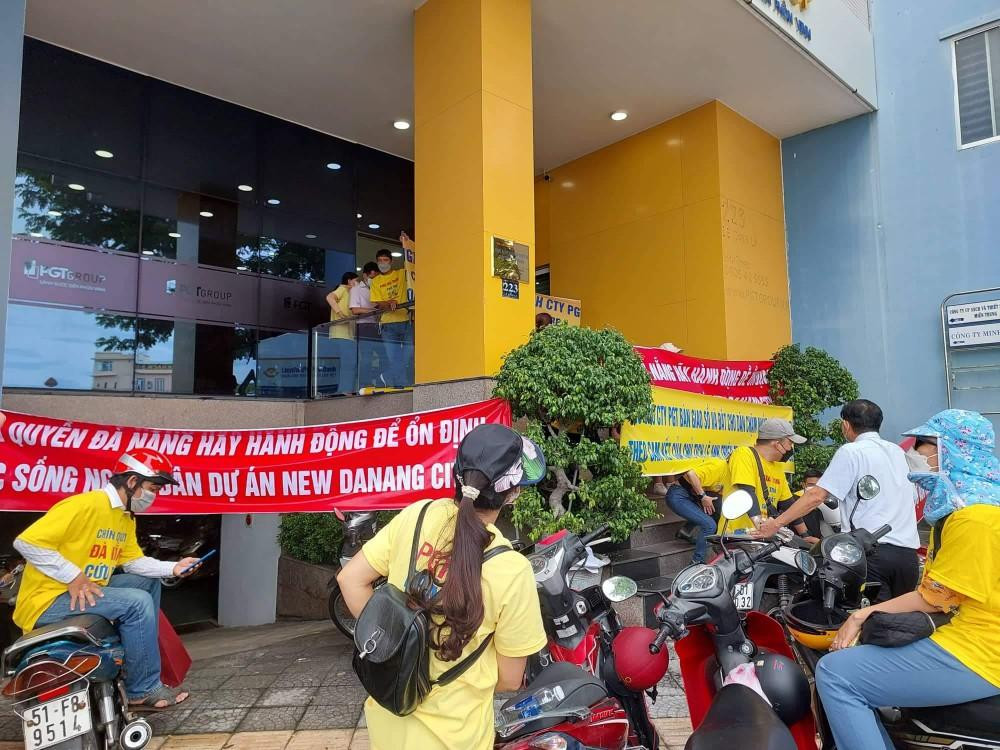Khách hàng vây trụ sở Công ty Phú Gia Thịnh để đòi quyền lợi tại dự án New Danang City.