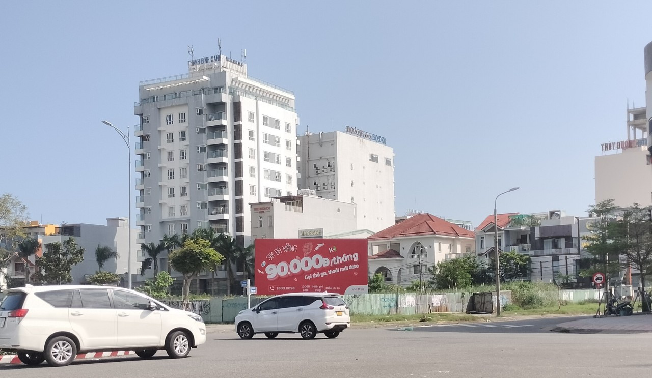 Hiện, các cơ quan chức năng của TP Đà Nẵng đang phối hợp để rà soát, xử lý việc đấu giá hy hữu này theo đúng quy định pháp luật nhằm đảm bảo quyền lợi cho các bên liên quan. Hiện, các cơ quan chức năng của TP Đà Nẵng đang phối hợp để rà soát, xử lý việc đấu giá hy hữu này theo đúng quy định pháp luật nhằm đảm bảo quyền lợi cho các bên liên quan.