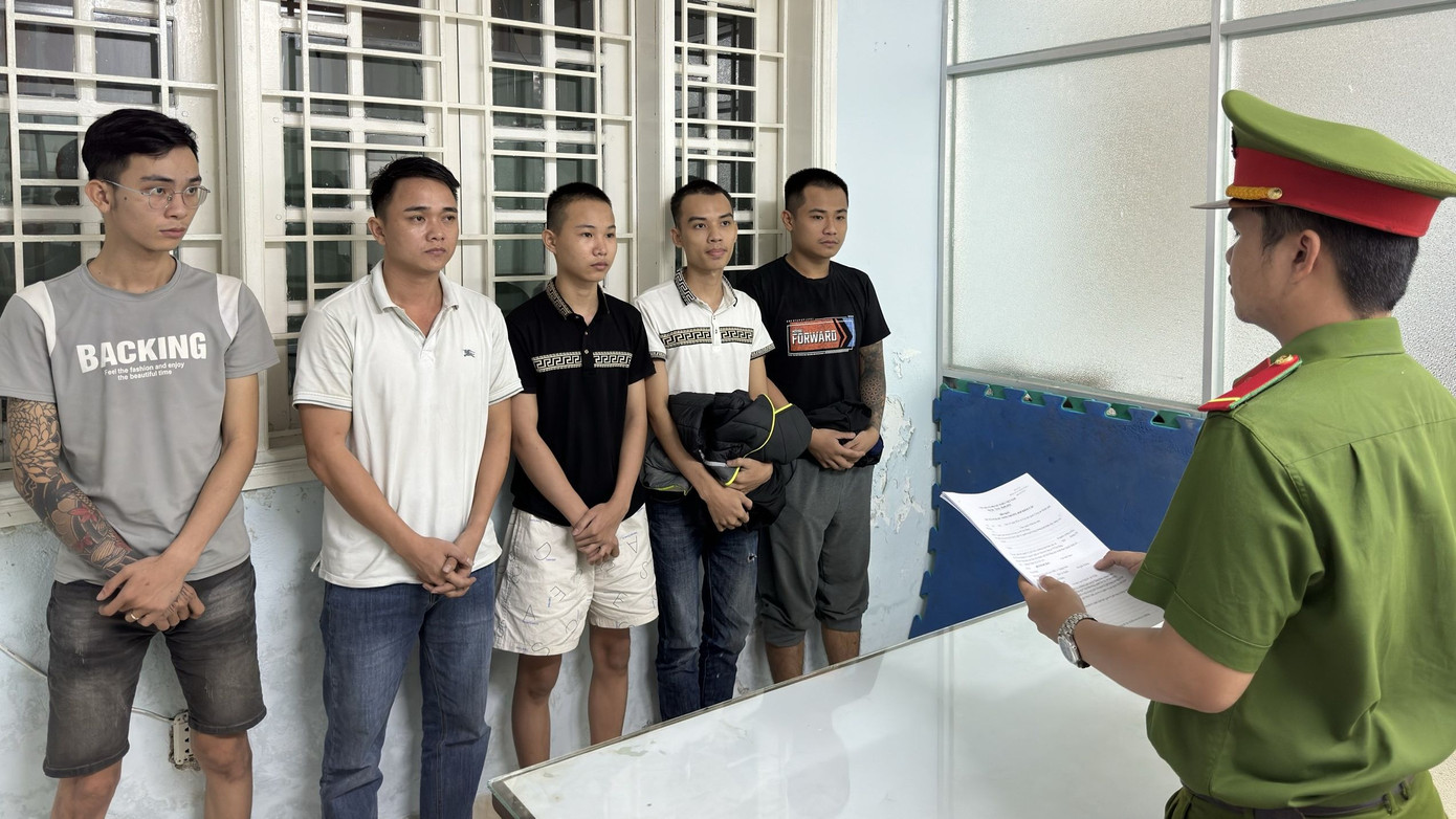 5 đối tượng tại cơ quan công an.