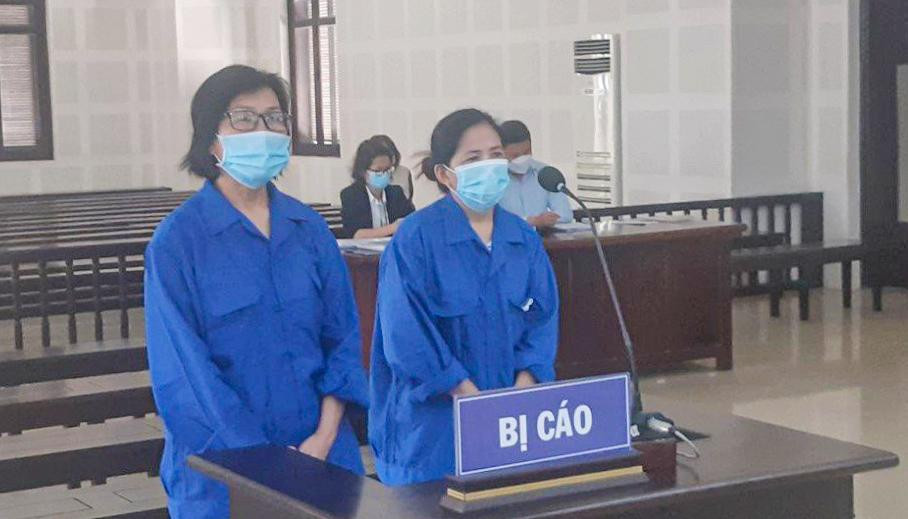 Đoàn Thị Vy và Ngô Thị Cúc Hoa tại phiên toà. Đoàn Thị Vy và Ngô Thị Cúc Hoa tại phiên toà.