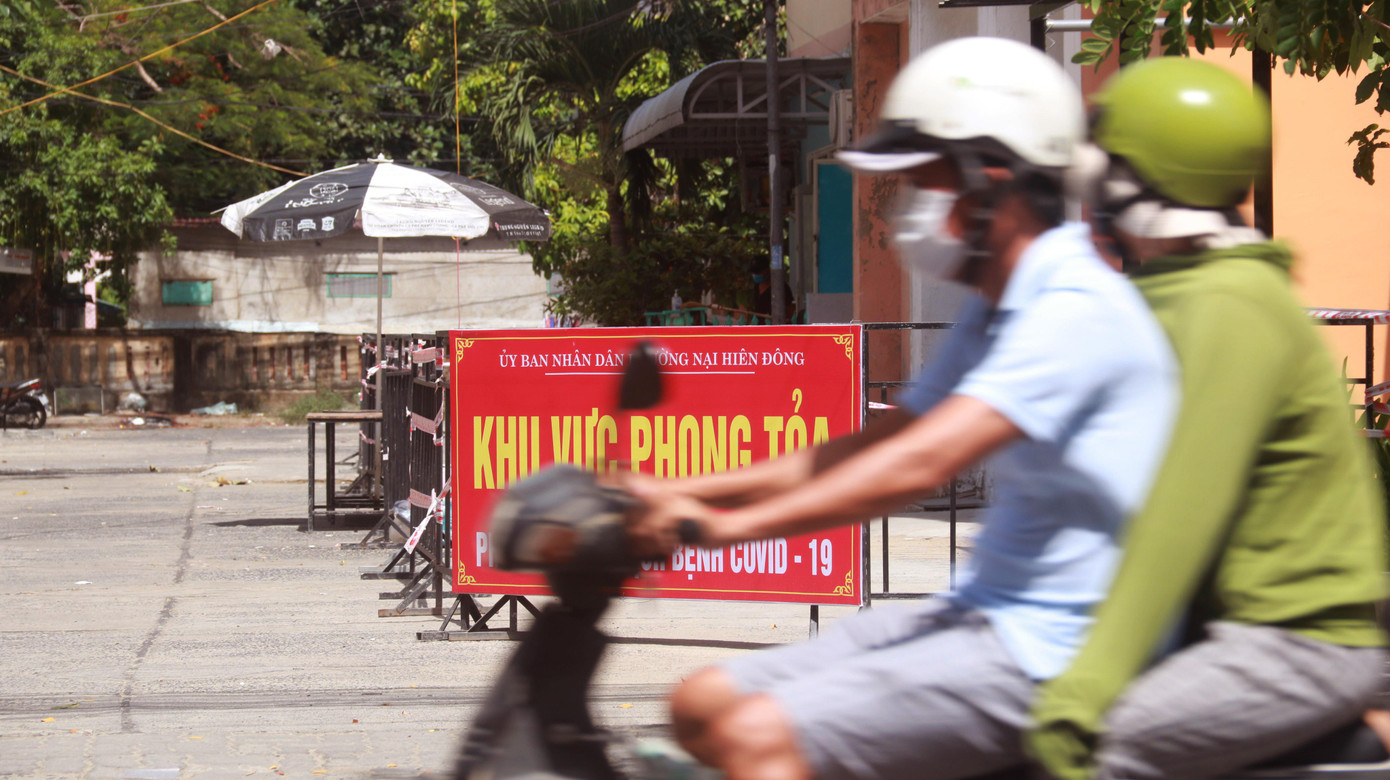 Phường Nại Hiên Đông đang thực hiện "phong tỏa trong phong tỏa" khi nhiều khu dân cư, chung cư phải phong tỏa cứng để phòng chống dịch COVID-19. Tính đến ngày 1/8, phường Nại Hiên Đông đã ghi nhận 80 ca mắc COVID-19.