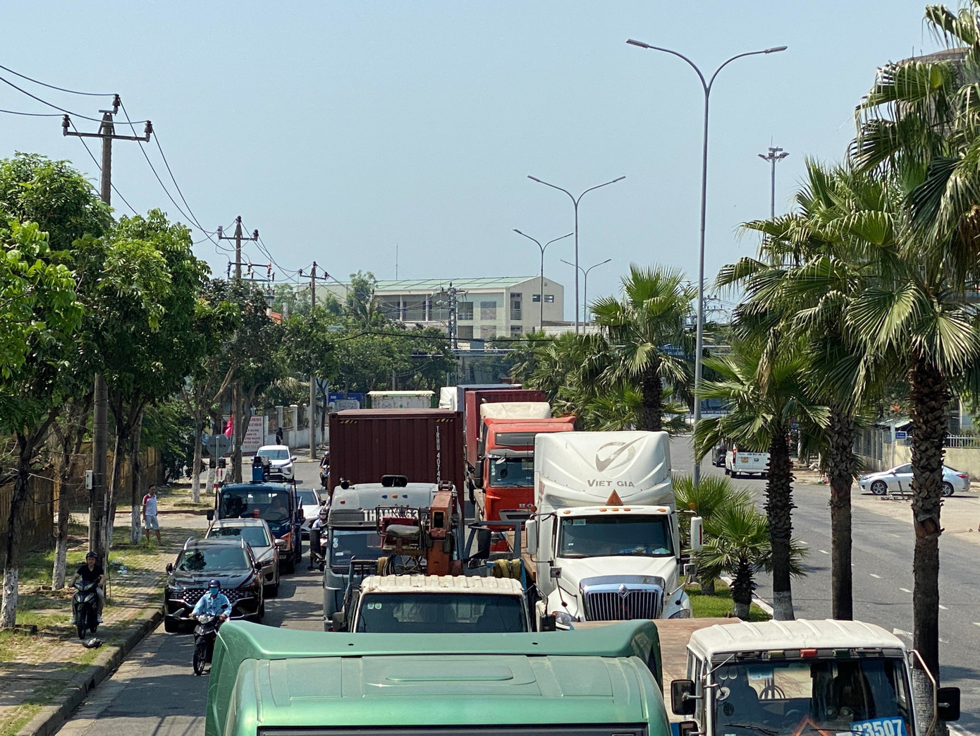 Ùn tắc kéo dài đường vào cảng Tiên Sa vì chặn đường phục vụ cuộc thi IRONMAN Ùn tắc kéo dài đường vào cảng Tiên Sa vì chặn đường phục vụ cuộc thi IRONMAN