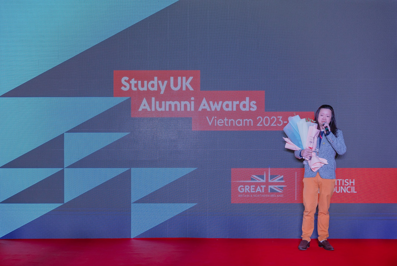 KTS Nguyễn Phúc Minh - Quán quân hạng mục Văn hóa và Sáng tạo Giải thưởng Study UK Alumni 2023-24.