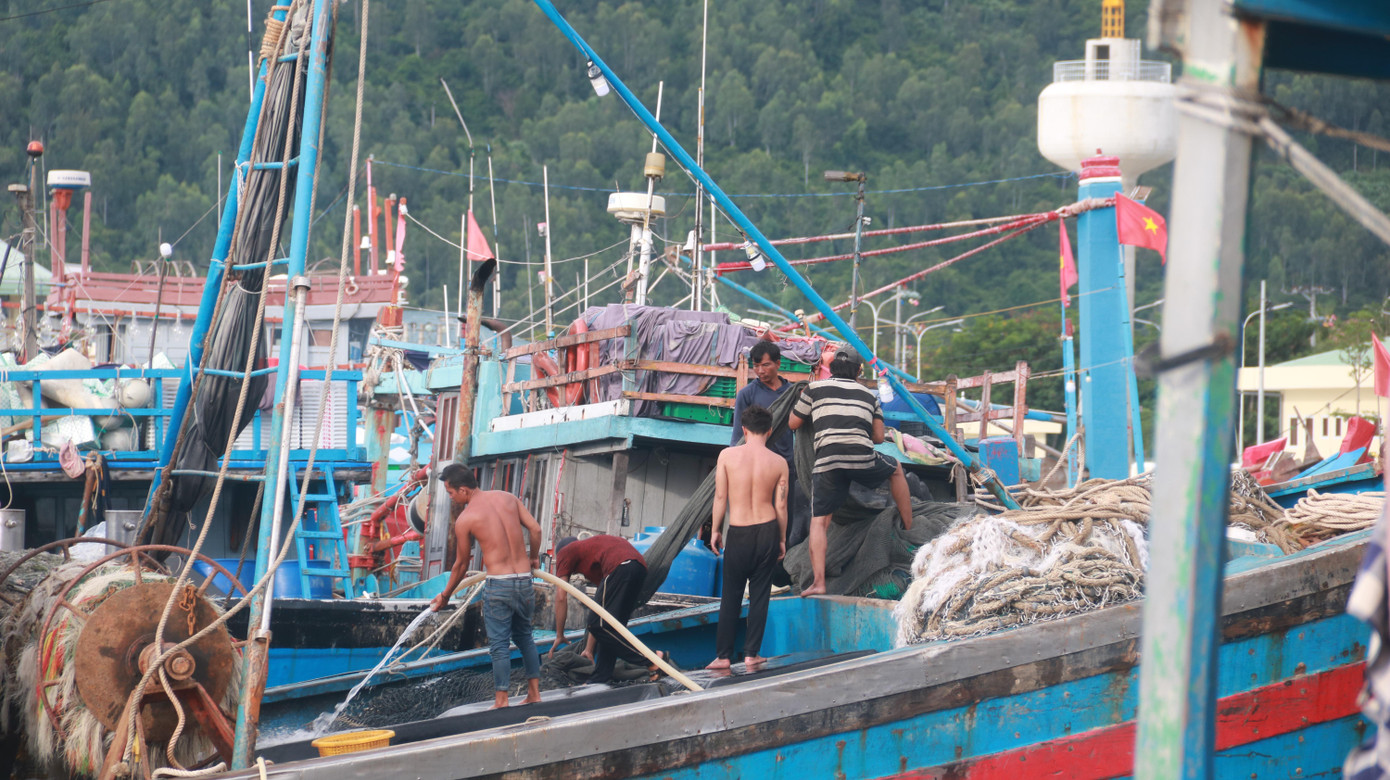 Từ 16h30 ngày 25/9, Biên phòng Đà Nẵng đã có thông báo cấm người, tàu thuyền xuất bến khai thác và làm dịch vụ khai thác hải sản hoạt động trên biển, cho đến khi có thông báo mới.