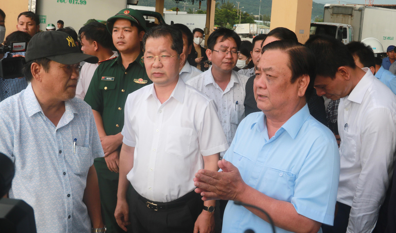 Chiều 25/9, đoàn công tác do ông Lê Minh Hoan (Bộ trưởng Bộ Nông nghiệp và Phát triển Nông thôn, Phó trưởng ban Thường trực Ban chỉ đạo Quốc gia về phòng chống thiên tai) dẫn đầu đã có buổi kiểm tra công tác ứng phó với bão Noru tại TP Đà Nẵng.