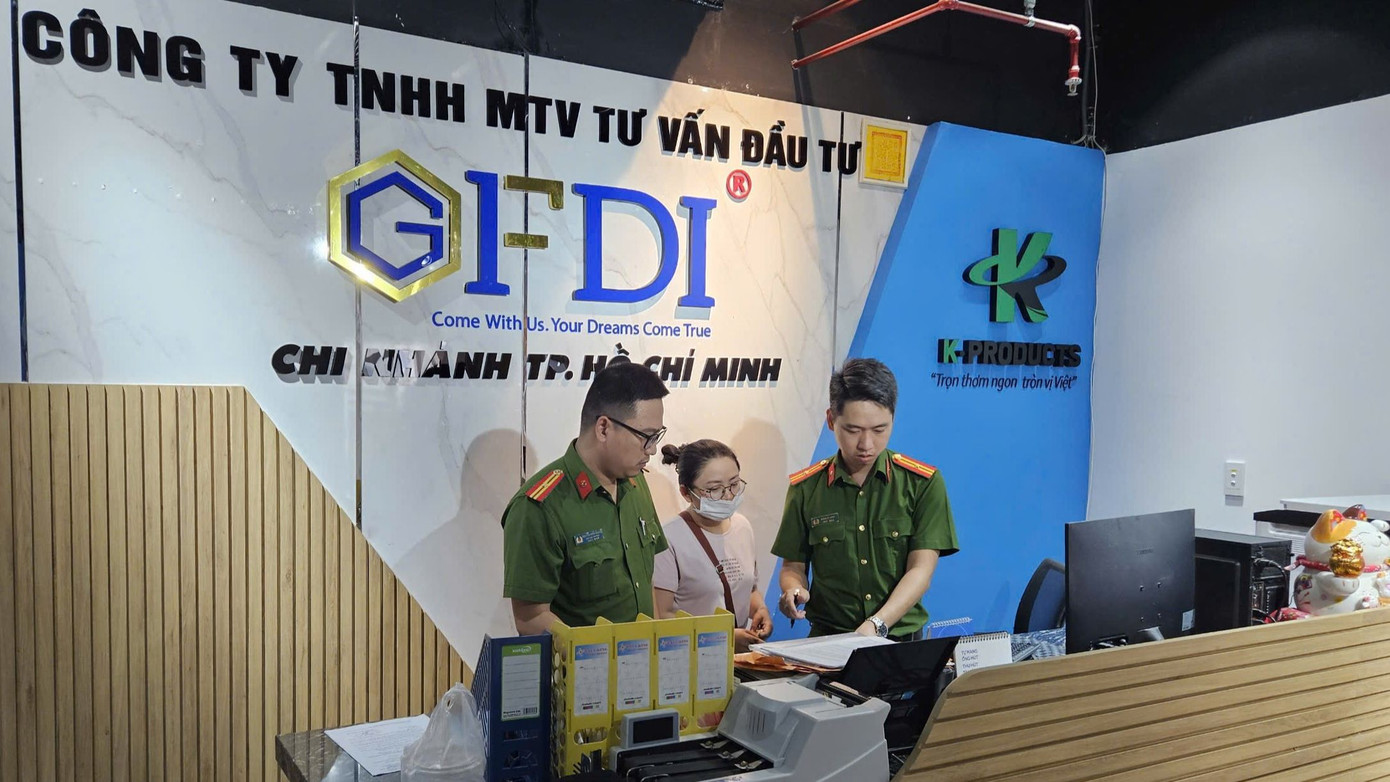 Công an khám xét trụ sở chi nhánh Công ty GFDI tại TP. Hồ Chí Minh