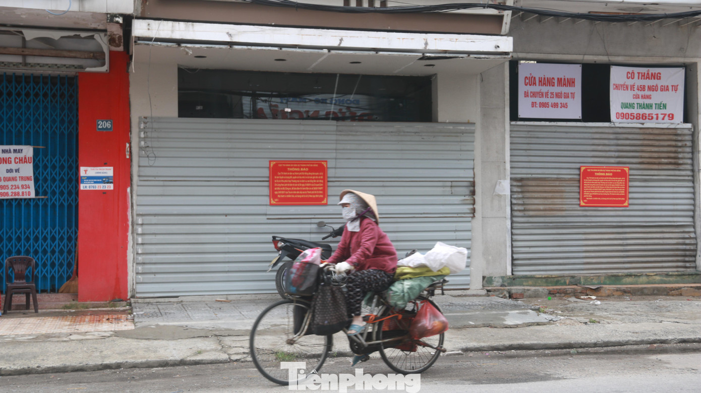 Năm 2010, UBND TP Đà Nẵng dưới thời ông Trần Văn Minh làm Chủ tịch UBND thành phố, sân Chi Lăng được bán cho Tập đoàn Thiên Thanh của ông Phạm Công Danh để xây dựng Khu phức hợp thương mại và dịch vụ cao tầng. Tuy nhiên, sau đó dự án không được triển khai, sân vận động Chi Lăng được chia thành 14 lô và đã cấp 10 giấy chứng nhận quyền sử dụng đất cho 10 công ty thành viên của Tập đoàn Thiên Thanh. Năm 2013 và 2014, các công ty này thế chấp các giấy chứng nhận quyền sử dụng đất để vay vốn ngân hàng. Năm 2010, UBND TP Đà Nẵng dưới thời ông Trần Văn Minh làm Chủ tịch UBND thành phố, sân Chi Lăng được bán cho Tập đoàn Thiên Thanh của ông Phạm Công Danh để xây dựng Khu phức hợp thương mại và dịch vụ cao tầng. Tuy nhiên, sau đó dự án không được triển khai, sân vận động Chi Lăng được chia thành 14 lô và đã cấp 10 giấy chứng nhận quyền sử dụng đất cho 10 công ty thành viên của Tập đoàn Thiên Thanh. Năm 2013 và 2014, các công ty này thế chấp các giấy chứng nhận quyền sử dụng đất để vay vốn ngân hàng.