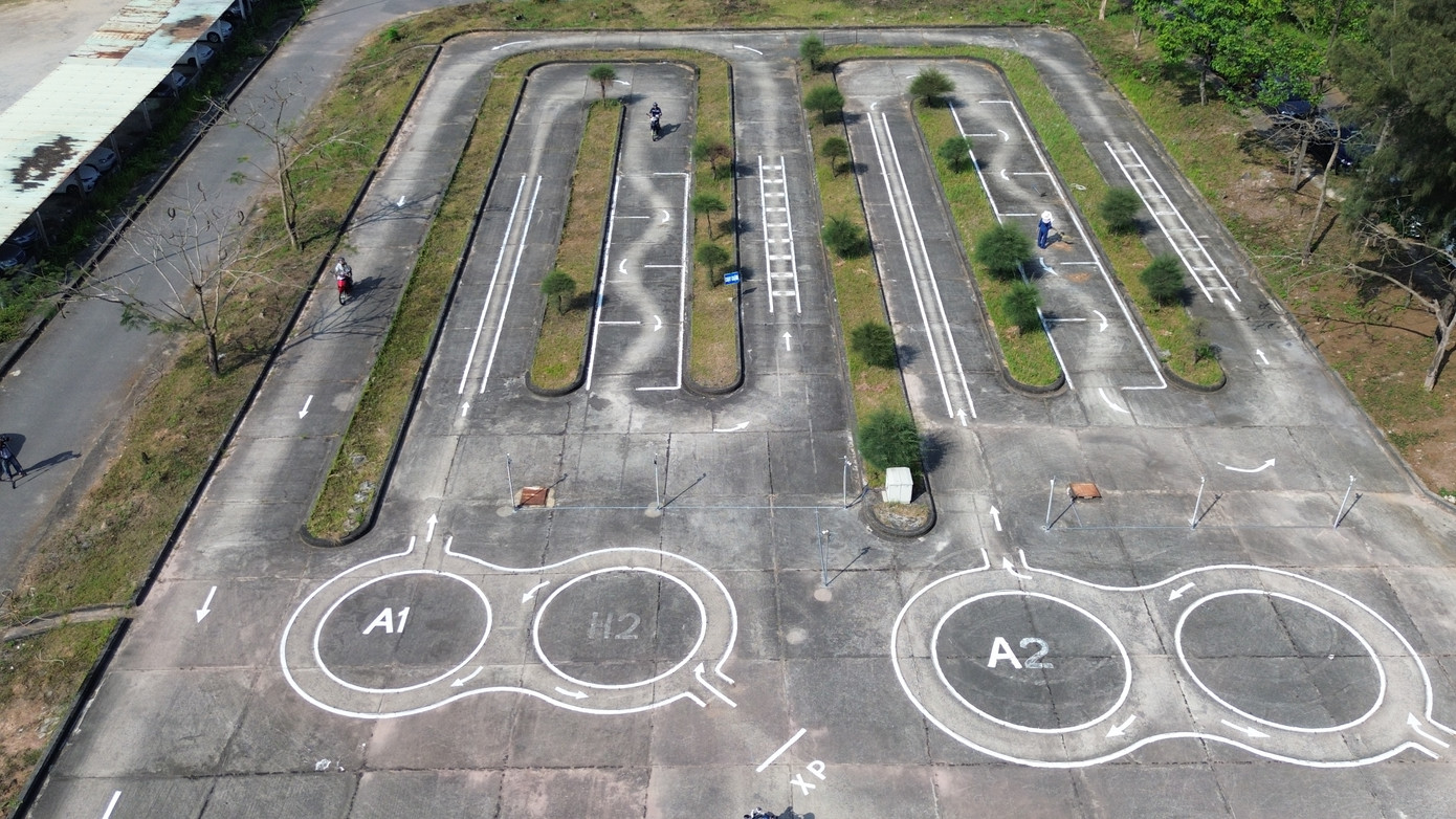 Toàn cảnh khu vực thi sát hạch cấp bằng lái xe mô tô do Công an TP. Đà Nẵng đảm nhận nhiệm vụ tổ chức. Toàn cảnh khu vực thi sát hạch cấp bằng lái xe mô tô do Công an TP. Đà Nẵng đảm nhận nhiệm vụ tổ chức.