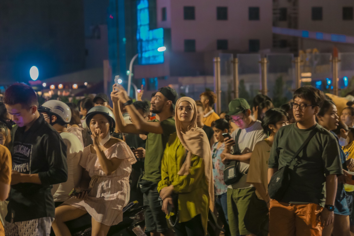 Kỳ nghỉ lễ Quốc Khánh 2/9 năm nay kéo dài 4 ngày từ ngày 1/9 đến hết ngày 4/9, nên lượng khách du lịch đến với Đà Nẵng tăng gần 80% so với cùng kỳ năm 2022. Trong đó, tần suất các chuyến bay dịp lễ 2/9 năm nay tăng mạnh. Có gần 750 chuyến bay (từ ngày 31/8 đến ngày 4/9), riêng ngày 1/9 có hơn 260 chuyến bay đến và đi. Kỳ nghỉ lễ Quốc Khánh 2/9 năm nay kéo dài 4 ngày từ ngày 1/9 đến hết ngày 4/9, nên lượng khách du lịch đến với Đà Nẵng tăng gần 80% so với cùng kỳ năm 2022. Trong đó, tần suất các chuyến bay dịp lễ 2/9 năm nay tăng mạnh. Có gần 750 chuyến bay (từ ngày 31/8 đến ngày 4/9), riêng ngày 1/9 có hơn 260 chuyến bay đến và đi.