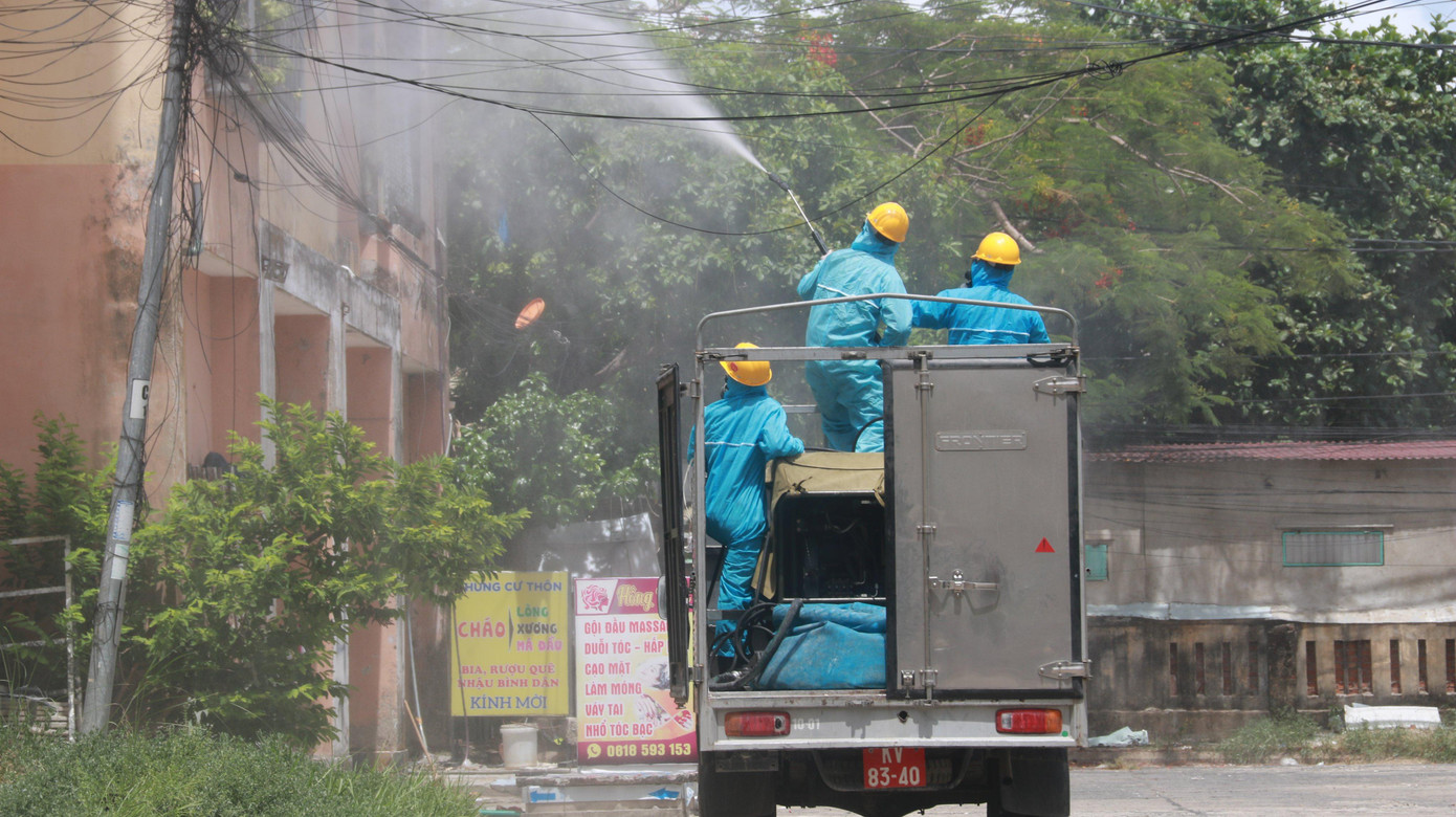 Để nhanh chóng dập dịch ở Nại Hiên Đông, lãnh đạo UBND TP Đà Nẵng đã yêu cầu địa phương phải phát huy cao độ vai trò của tổ COVID-19 cộng đồng, kêu gọi người dân và phát động phong trào toàn dân chung tay, đồng lòng cùng TP phòng, chống dịch.