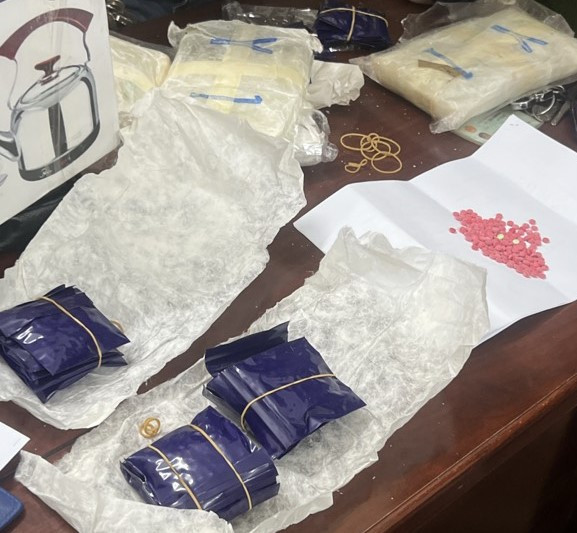 Một trong số tang vật liên quan đến vụ án. Một trong số tang vật liên quan đến vụ án.