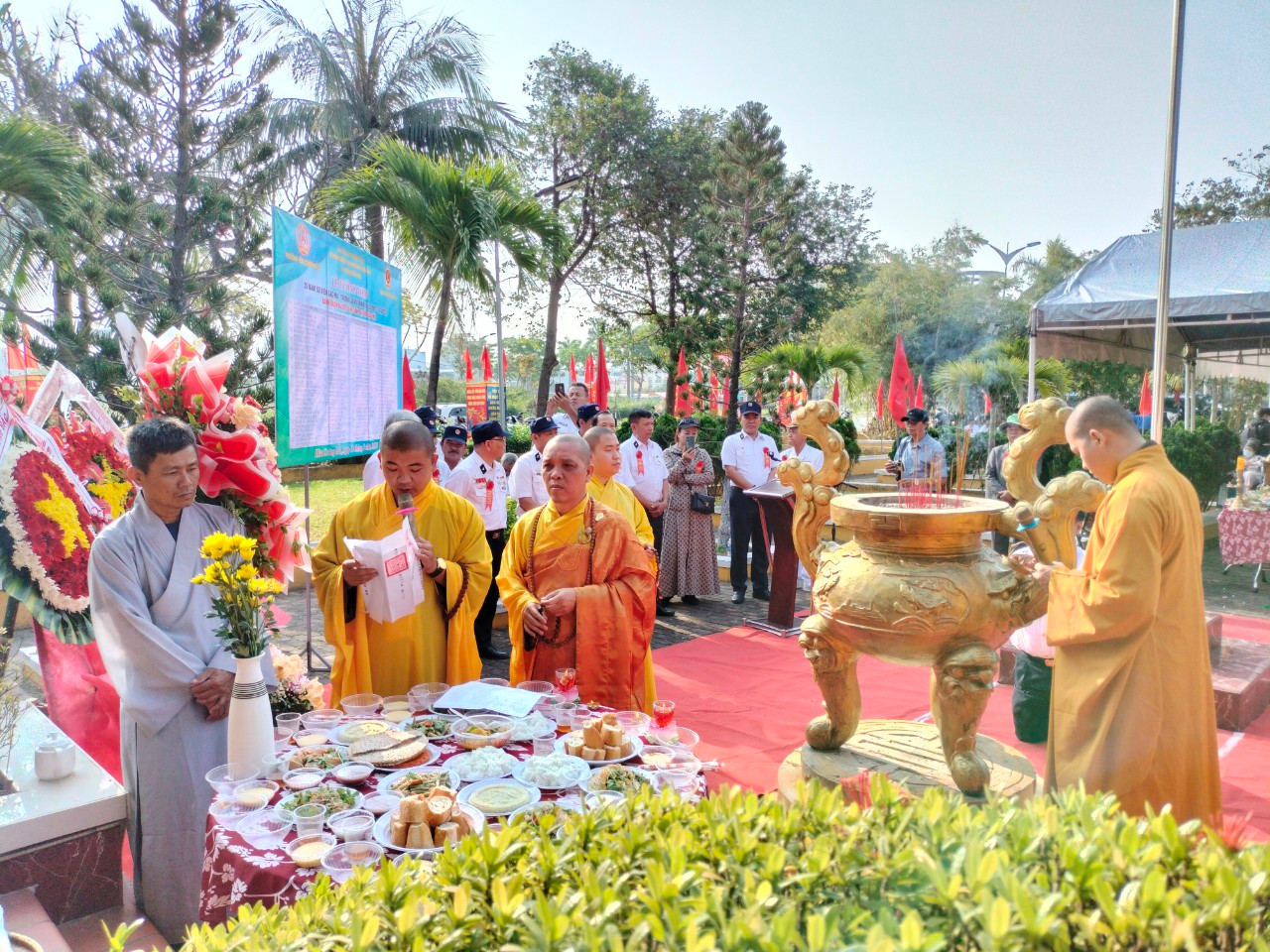 Lễ tưởng niệm, tri ân 64 liệt sĩ hy sinh ở Gạc Ma vào ngày 14/3/1988 khi tàu Trung Quốc nổ súng chiếm đảo, được tổ chức trang nghiêm tại đình làng Nại Nam (phường Hòa Cường Bắc, Hải Châu, TP Đà Nẵng). Nơi đây, có tấm bia vàng, ghi danh những người con Hòa Cường Bắc đã không tiếc máu xương, chiến đấu đến hơi thở cuối cùng để bảo vệ mảnh đất thiêng của Tổ quốc giữa trùng khơi.
