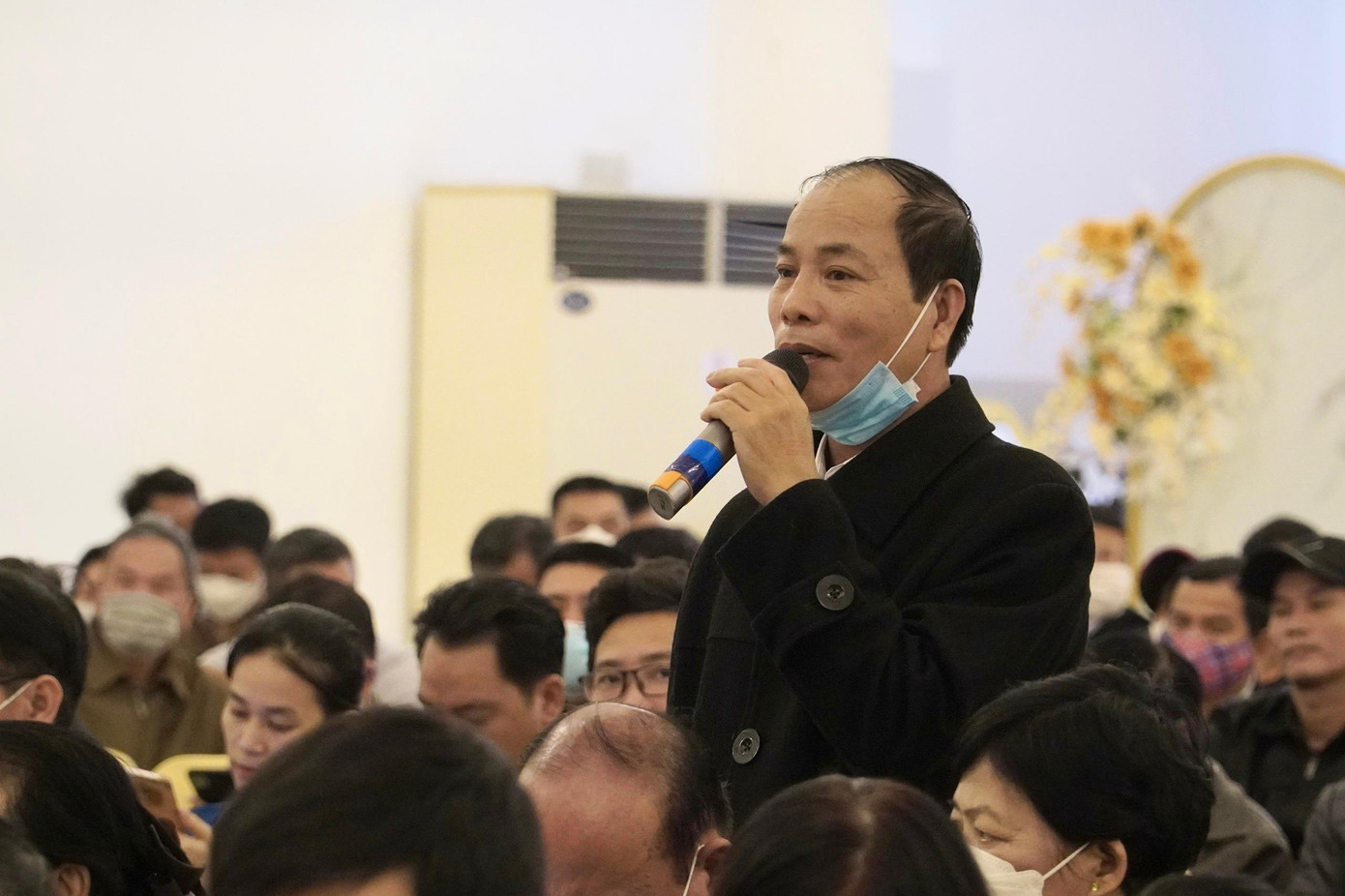 Khách hàng các dự án nêu ý kiến tại buổi hội nghị.