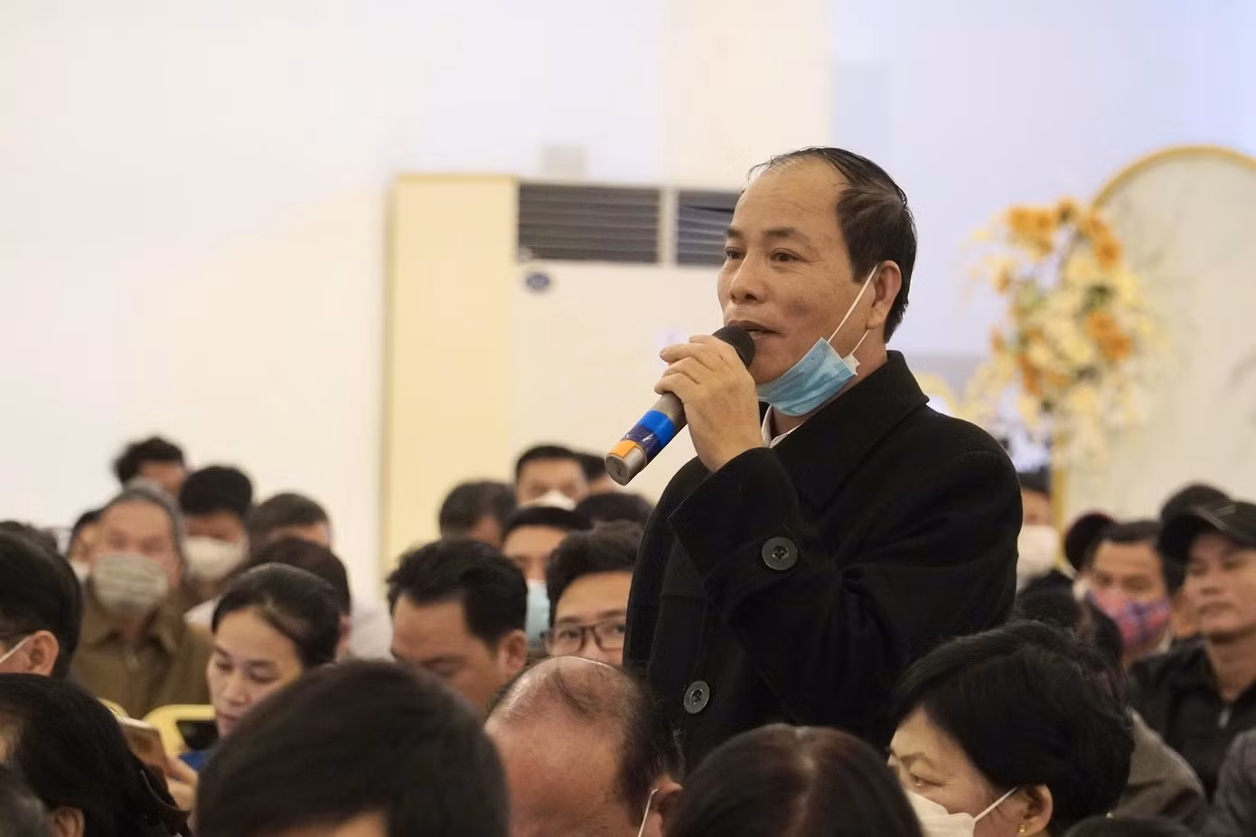Khách hàng các dự án nêu ý kiến tại buổi hội nghị.
