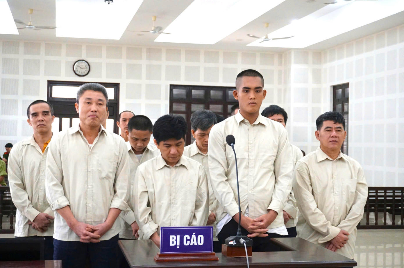 Các bị cáo tại phiên tòa. Ảnh: T.M Các bị cáo tại phiên tòa. Ảnh: T.M