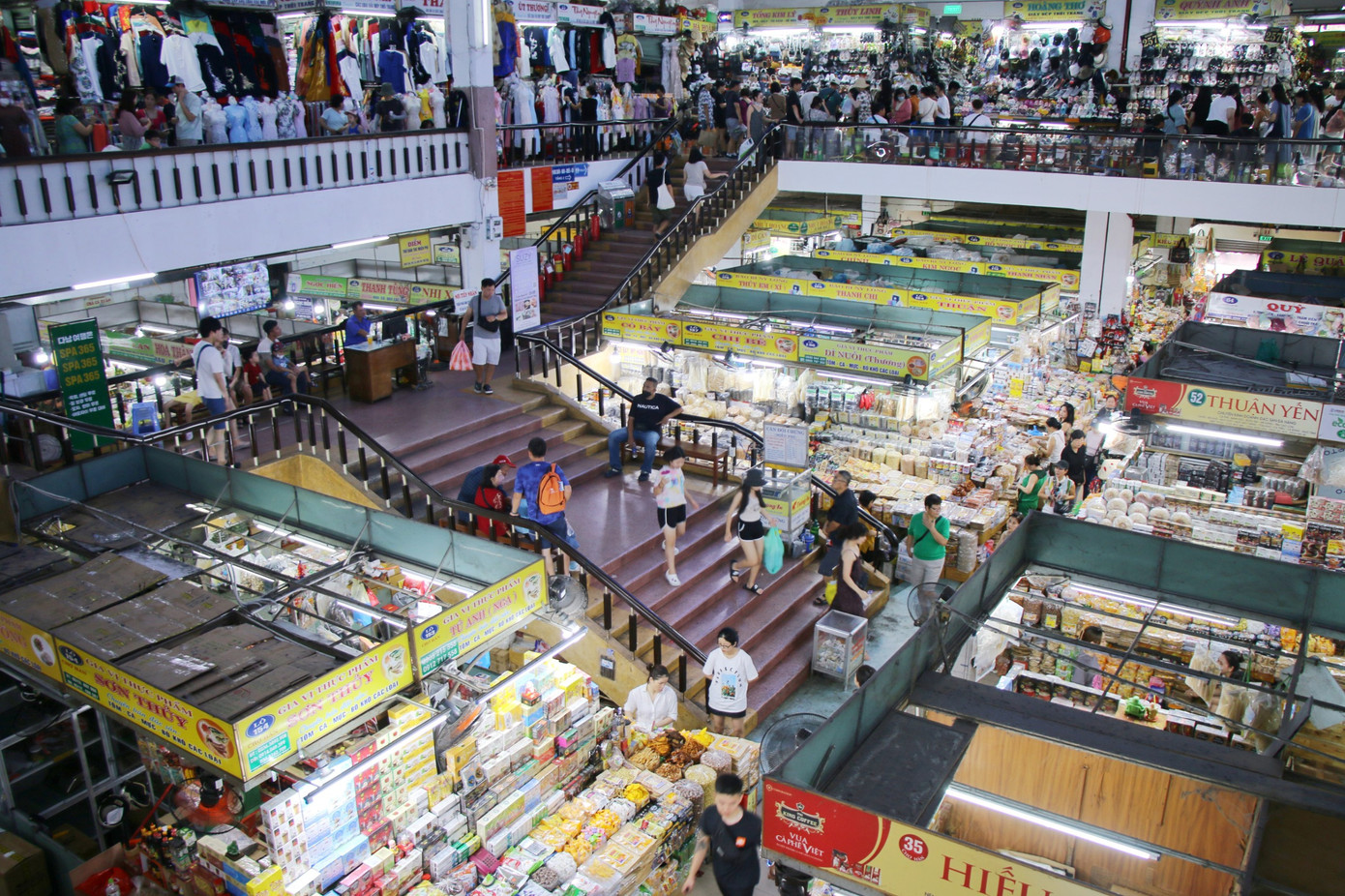 Không gian chợ truyền thống lâu đời nhất Đà Nẵng sau cải tạo rất văn minh và hiện đại. Không gian chợ truyền thống lâu đời nhất Đà Nẵng sau cải tạo rất văn minh và hiện đại.