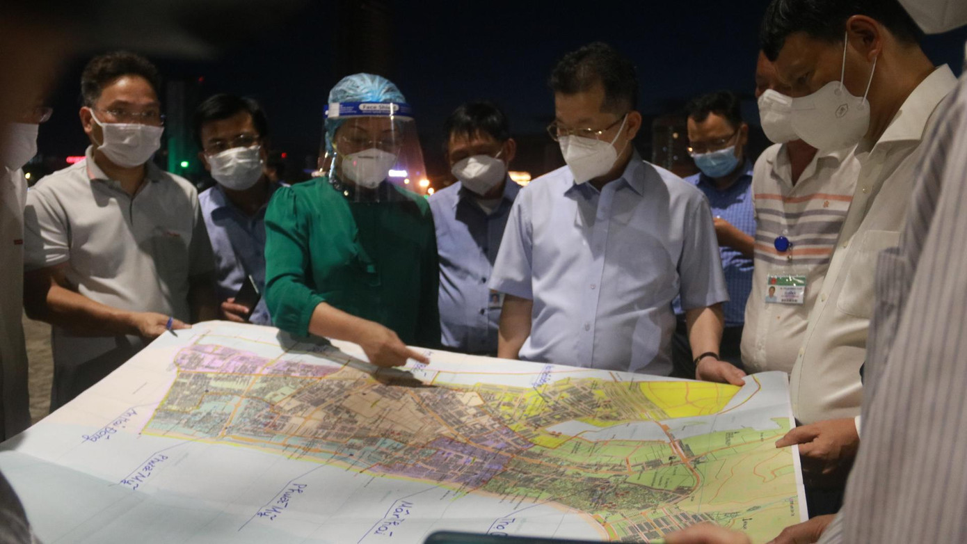 Bí thư Đà Nẵng Nguyễn Văn Quảng trong một lần kiểm tra phòng chống dịch tại quận Sơn Trà. Bí thư Đà Nẵng Nguyễn Văn Quảng trong một lần kiểm tra phòng chống dịch tại quận Sơn Trà.