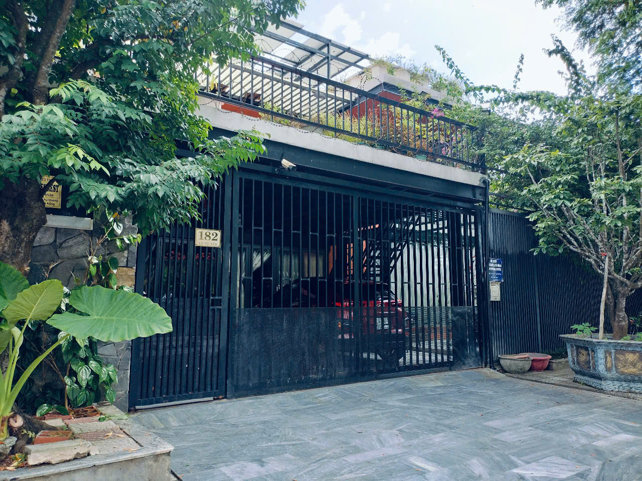 Trụ sở Công ty Tropical Forest vào sáng ngày 9/7.