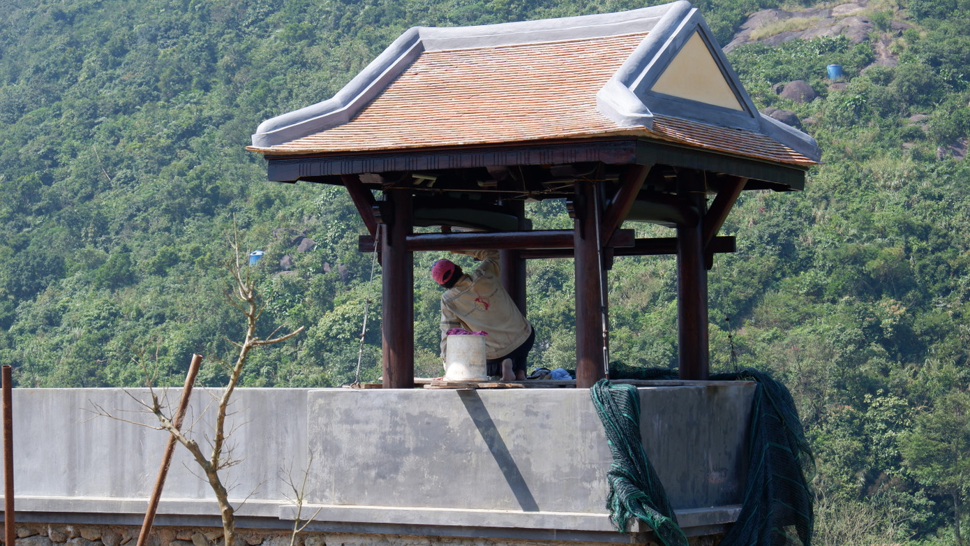 Trong khi đó, Sở Văn hóa– Thể thao TP. Đà Nẵng cho biết, đang tích cực phối hợp với phía Trung tâm Bảo tồn Di tích Cố đô Huế để đẩy nhanh tiến độ dự án. Ngay sau khi đường dây điện trung thế chạy qua di tích được hạ ngầm, hai bên tiếp tục phối hợp đẩy nhanh một số hạng mục còn lại đồng thời có các buổi làm việc để thảo luận về phương án quản lý, khai thác, phục vụ du lịch, phát triển kinh tế giữa 2 địa phương.