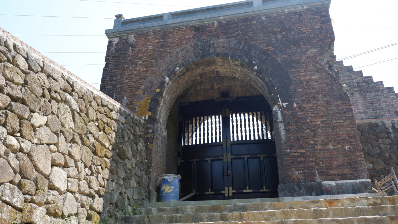 Sau thời gian dài Hải Vân quan lâm cảnh "cha chung không ai khóc", tháng 4/2017, lãnh đạo ngành văn hóa Đà Nẵng và Huế đã bắt tay nhau trùng tu, khi Hải Vân quan được công nhận là Di tích cấp quốc gia. Tháng 12/2021, dự án bảo tồn, tu bổ, phục hồi và phát huy giá trị di tích Hải Vân Quan mới chính thức được khởi công với tổng mức đầu tư hơn 42 tỷ đồng. Nguồn vốn đầu tư do 2 địa phương cùng đóng góp.