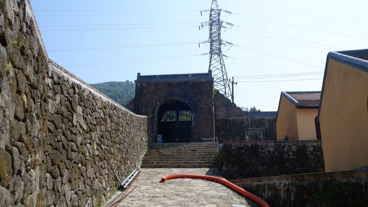 Sau thời gian dài Hải Vân quan lâm cảnh "cha chung không ai khóc", tháng 4/2017, lãnh đạo ngành văn hóa Đà Nẵng và Huế đã bắt tay nhau trùng tu, khi Hải Vân quan được công nhận là Di tích cấp quốc gia. Tháng 12/2021, dự án bảo tồn, tu bổ, phục hồi và phát huy giá trị di tích Hải Vân Quan mới chính thức được khởi công với tổng mức đầu tư hơn 42 tỷ đồng. Nguồn vốn đầu tư do 2 địa phương cùng đóng góp.