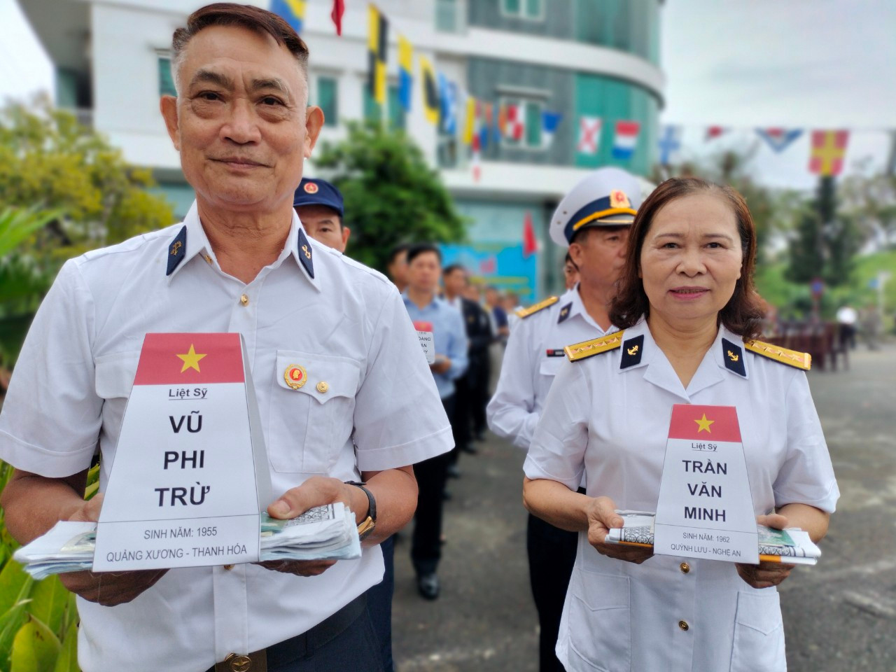 Các cựu binh Công binh Hải quân TP Đà Nẵng tham gia lễ tưởng niệm, tri ân 64 liệt sĩ Gạc Ma.