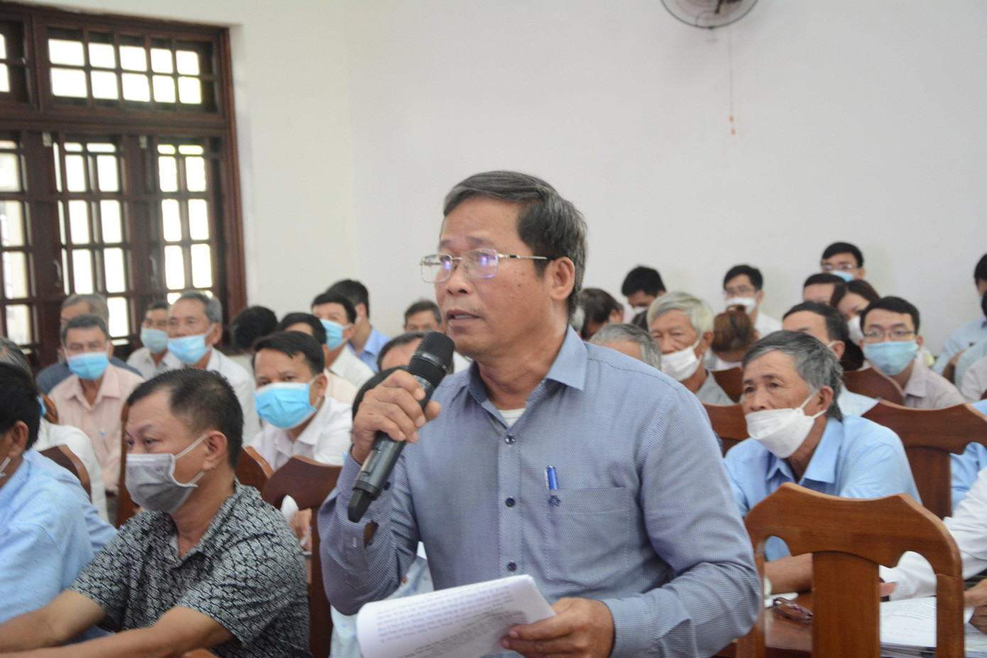 Cử tri huyện Hòa Vang nêu ý kiến tại buổi tiếp xúc cử tri.