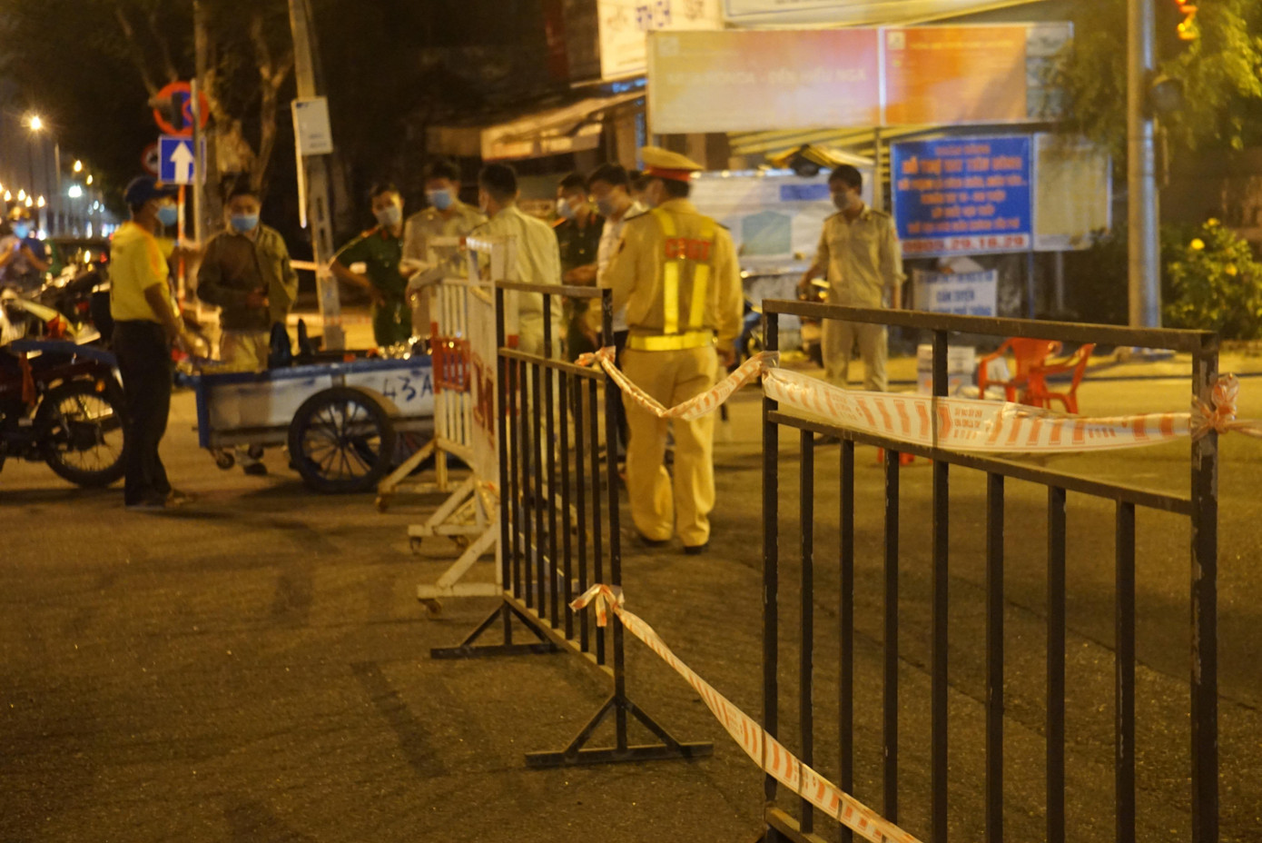 Phong toả khu công nghiệp An Đồn vì liên quan đến ca nghi mắc COVID-19. Phong toả khu công nghiệp An Đồn vì liên quan đến ca nghi mắc COVID-19.