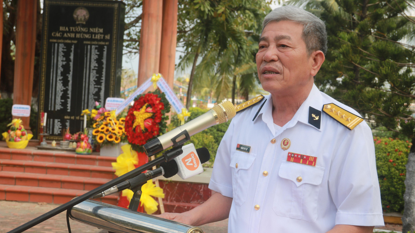 Đại tá Hoàng Duy Lập - nguyên Trung đoàn trưởng Trung đoàn 83, nhớ lại ngày này cách đây 34 năm, trên khu vực cụm đảo Gạc Ma, Cô Lin, Len Đao, Trung Quốc đã vô cớ gây chiến. Lực lượng Hải quân Trung Quốc đã tàn bạo bắn cháy 3 tàu vận tải của Việt Nam, bắn quét lực lượng công binh của Hải quân Việt Nam đang làm nhiệm vụ trên cụm đảo này. 64 đồng chí đã hy sinh, 11 chiến sĩ bị thương và 9 người bị Trung Quốc bắt. &quot;Các liệt sĩ ngã xuống là tấm gương sáng cho các thế hệ mai sau trong công cuộc xây dựng, bảo vệ và phát triển đất nước. Thế hệ chúng ta hôm nay và mãi về sau không được phép quên sự hy sinh anh dũng, chiến đấu đến hơi thở cuối cùng để bảo vệ chủ quyền thiêng liêng của Tổ quốc&quot;, ông Lập xúc động.