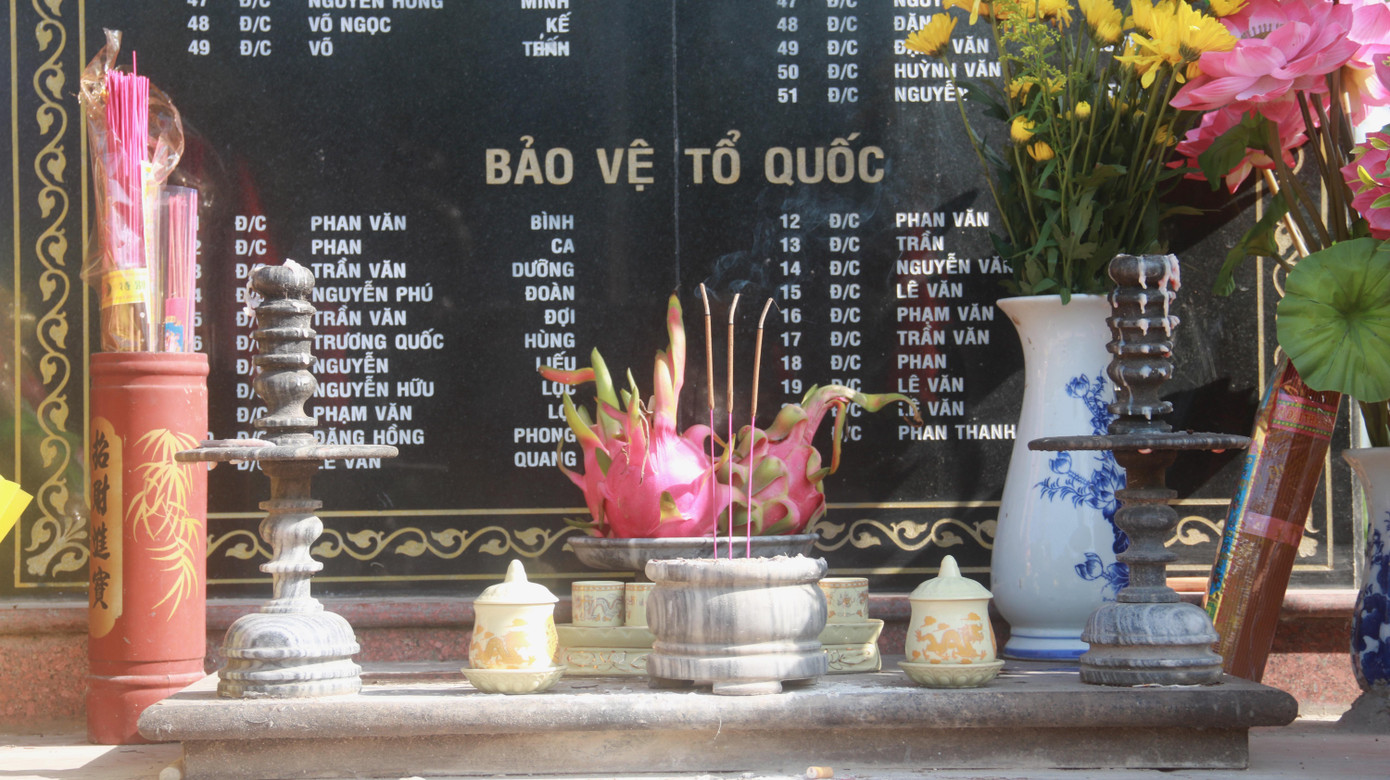 Nơi đây, bia vàng tưởng niệm ngoài danh sách các anh hùng liệt sĩ của phường hy sinh trong 2 cuộc kháng chiến chống Pháp, chống Mỹ còn có danh sách các liệt sĩ hi sinh trong cuộc chiến bảo vệ chủ quyền tổ quốc. Trong đó có tên 7 liệt sĩ phường Hoà Cường Bắc hy sinh ở Gạc Ma - Trường Sa ngày 14/3/1988 được khắc tên lên bia vàng tưởng niệm.