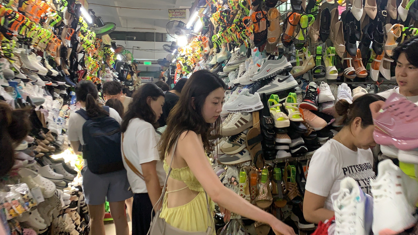 Từ sau đại dịch COVID-19 đến nay, kỳ nghỉ lễ Quốc khánh ghi nhận lượng khách lớn đến mua sắm tại chợ Hàn. Theo ước tính có hàng chục ngàn lượt du khách và người dân ghé chợ Hàn tham quan, mua sắm trong những ngày nghỉ lễ này. Từ sau đại dịch COVID-19 đến nay, kỳ nghỉ lễ Quốc khánh ghi nhận lượng khách lớn đến mua sắm tại chợ Hàn. Theo ước tính có hàng chục ngàn lượt du khách và người dân ghé chợ Hàn tham quan, mua sắm trong những ngày nghỉ lễ này.