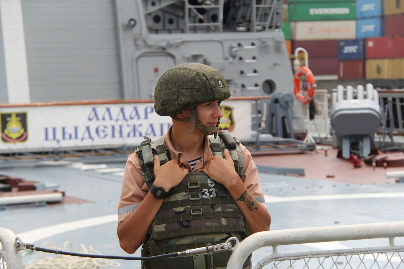 Các lực lượng làm nhiệm vụ trên tàu Hải quân Nga.