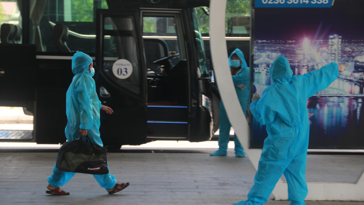 Bà Trương Thị Hồng Hạnh, Giám đốc Sở Du lịch TP Đà Nẵng cho biết, thực hiện chỉ đạo của UBND TP, đoàn công tác liên ngành gồm y tế, du lịch, địa phương, công an, môi trường đã làm việc với các cơ sở lưu trú, hướng dẫn, tổ chức các hoạt động hỗ trợ người dân trong thời gian cách ly theo đúng yêu cầu của một cơ sở cách ly đúng quy định.