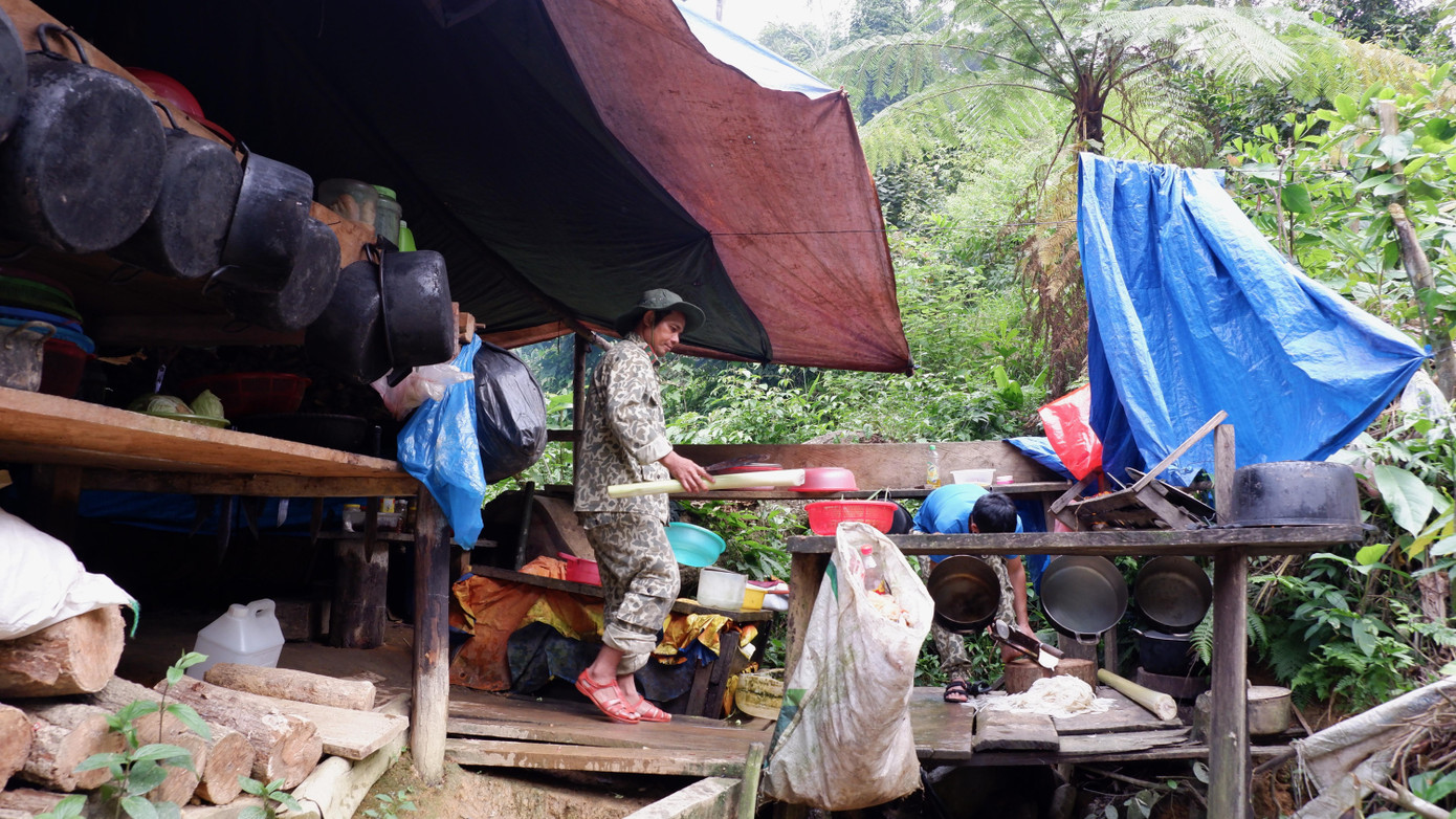 Tổng cộng có 21 chốt trực, mỗi chốt có 10 người. Hàng ngày, sẽ chia ra 3 tốp tuần tra. Tổng cộng có 21 chốt trực, mỗi chốt có 10 người. Hàng ngày, sẽ chia ra 3 tốp tuần tra.