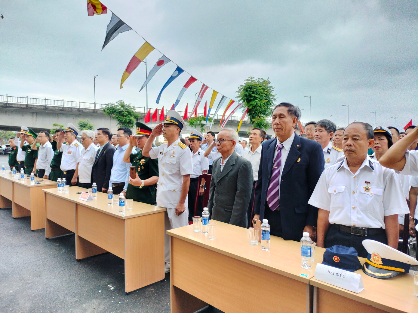Lễ tưởng niệm 64 cán bộ, chiến sĩ anh dũng hy sinh trong sự kiện Gạc Ma (14/3/1988 - 14/3/2023) được tổ chức trang nghiêm, có mặt đông đủ thân nhân các gia đình liệt sĩ ở Đà Nẵng, cựu binh từng công tác, làm nhiệm vụ ở quần đảo Trường Sa qua các thời kỳ.