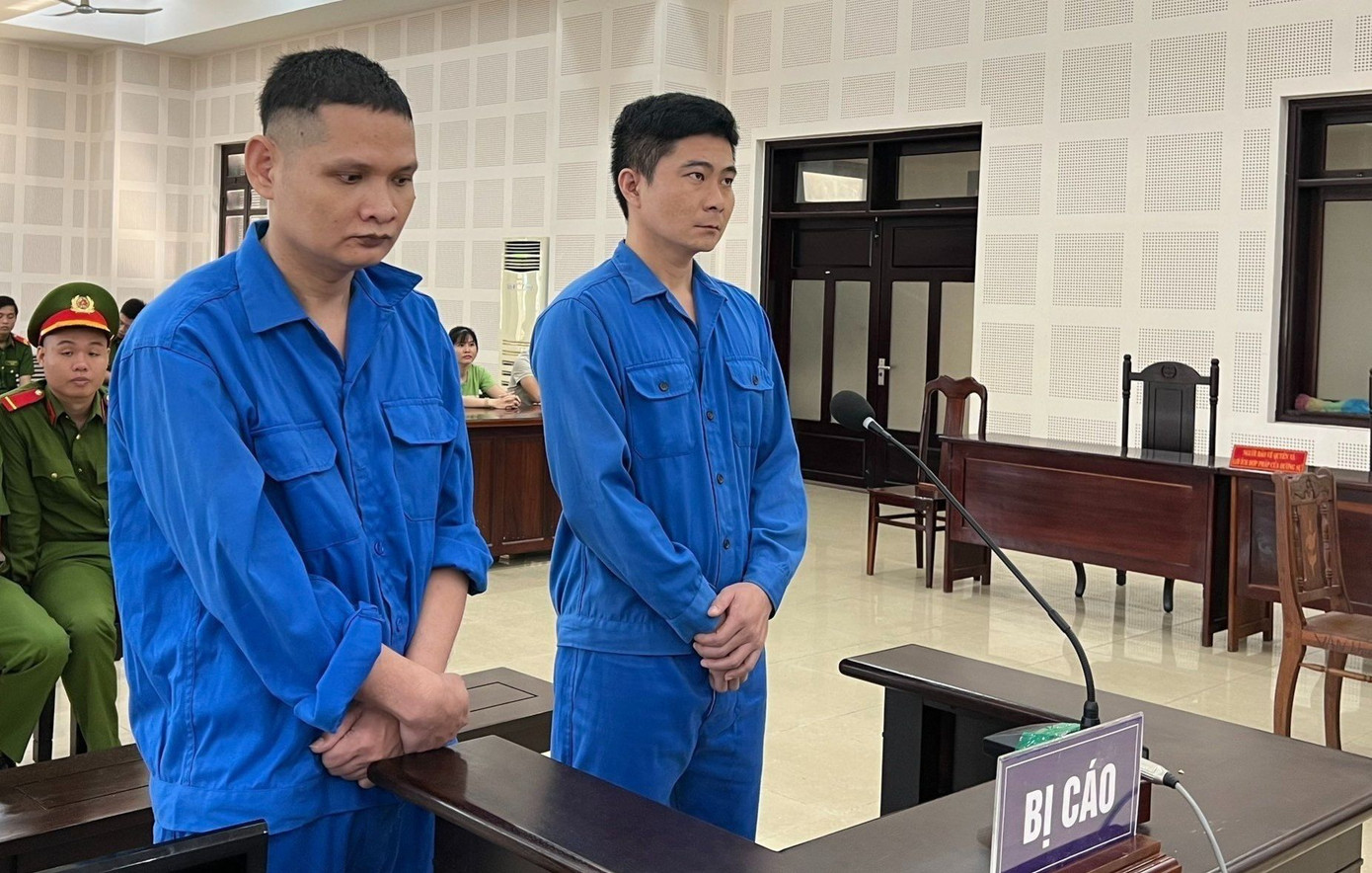 Hai bị cáo Cao Thanh Ân và Nguyễn Quang Nghĩa tại phiên tòa. Hai bị cáo Cao Thanh Ân và Nguyễn Quang Nghĩa tại phiên tòa.