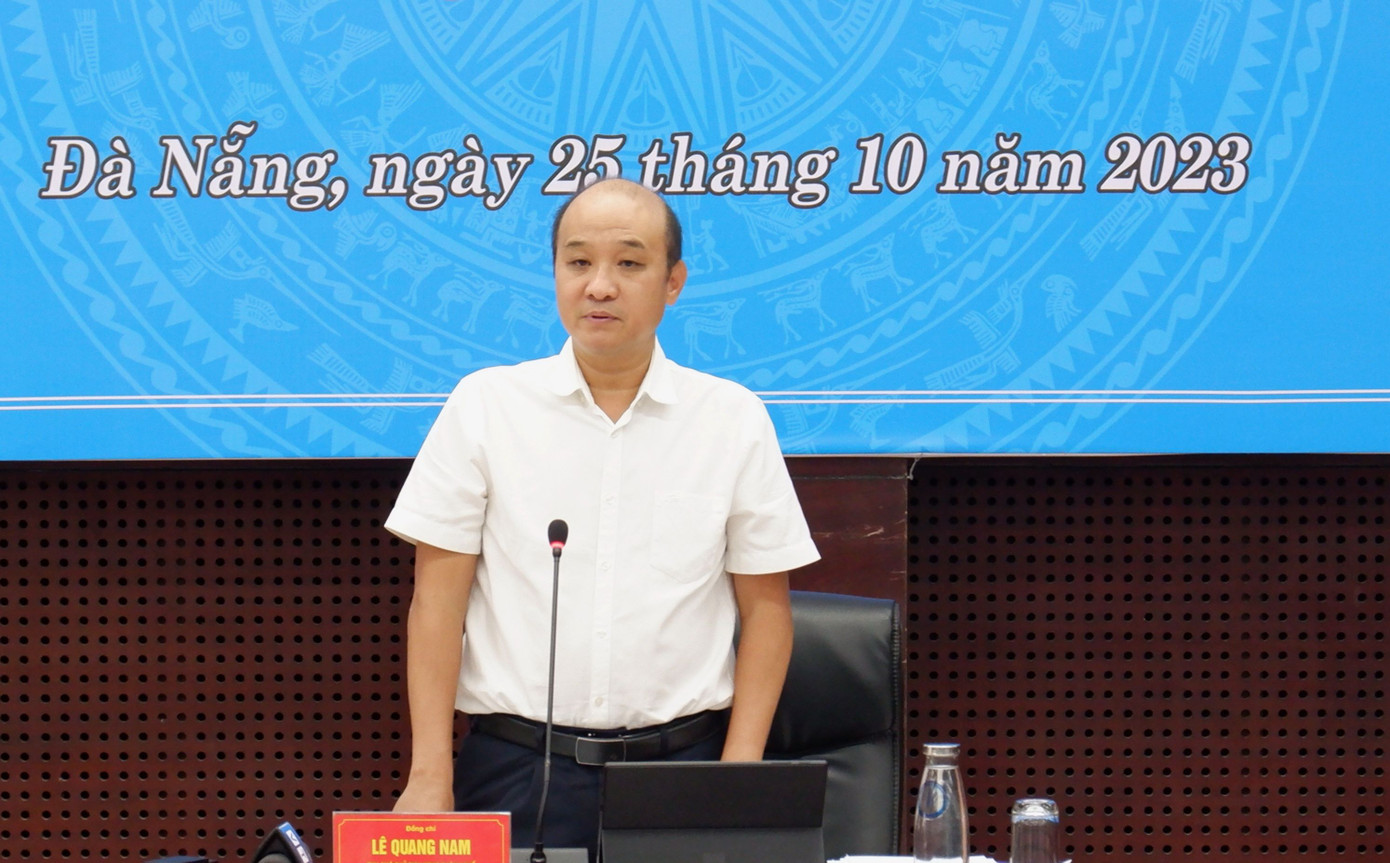 Ông Lê Quang Nam - Phó Chủ tịch UBND TP. Đà Nẵng - chủ trì họp báo. Ông Lê Quang Nam - Phó Chủ tịch UBND TP. Đà Nẵng - chủ trì họp báo.