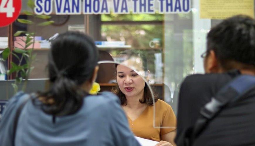 Cán bộ, viên chức làm việc tại trung tâm hành chính TP Đà Nẵng. Ảnh: Nguyễn Thành.