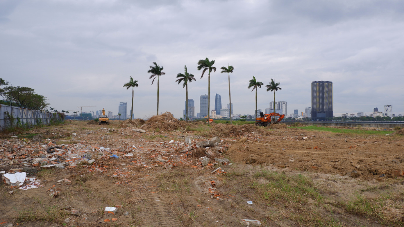 Trao đổi với phóng viên, lãnh đạo UBND phường Nại Hiên Đông cho biết, chủ đầu tư dự án đã có văn bản gửi cơ quan chức năng quận về việc khởi động lại dự án. Tuy nhiên, cụ thể dự án sẽ được thi công như thế nào, những hạng mục gì thì chưa nắm rõ.