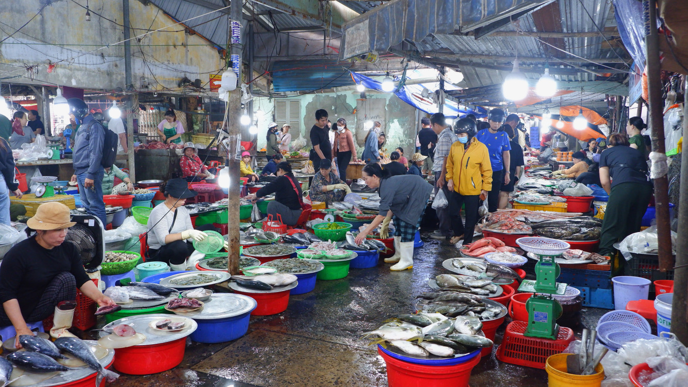 Chợ Chiều (phường Mân Thái, quận Sơn Trà, TP Đà Nẵng) là chợ hải sản chuyên bán buổi chiều. Chợ nhóm họp và bắt đầu đông đúc từ khoảng 15h hàng ngày. Tại chợ bày bán nhiều hải sản tươi sống, với giá cả phải chăng thu hút nhiều người dân, tiểu thương đến mua và bán cho các nhà hàng, quán nhậu trên địa bàn. Đây cũng là địa chỉ thu hút nhiều du khách đến khám phá nhịp sống miền biển khi đến Đà Nẵng.