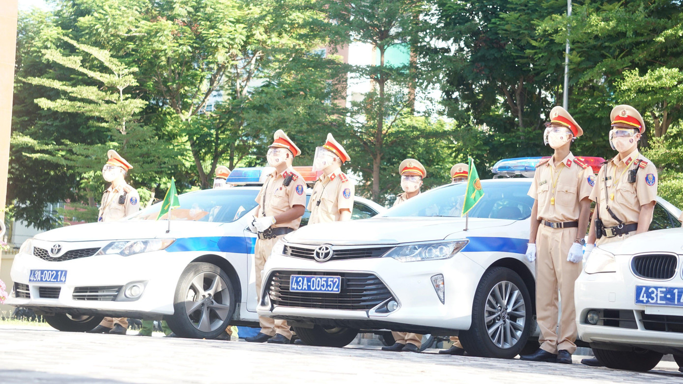 Lực lượng công an các quận, huyện, phường xã trên địa bàn TP Đà Nẵng cũng đồng loạt ra quân.