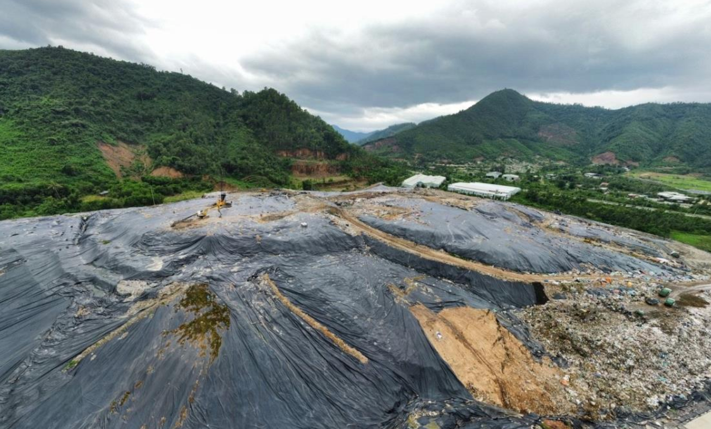 Các hộc rác ở bãi rác Khánh Sơn (Đà Nẵng) hiện nay đã đầy.